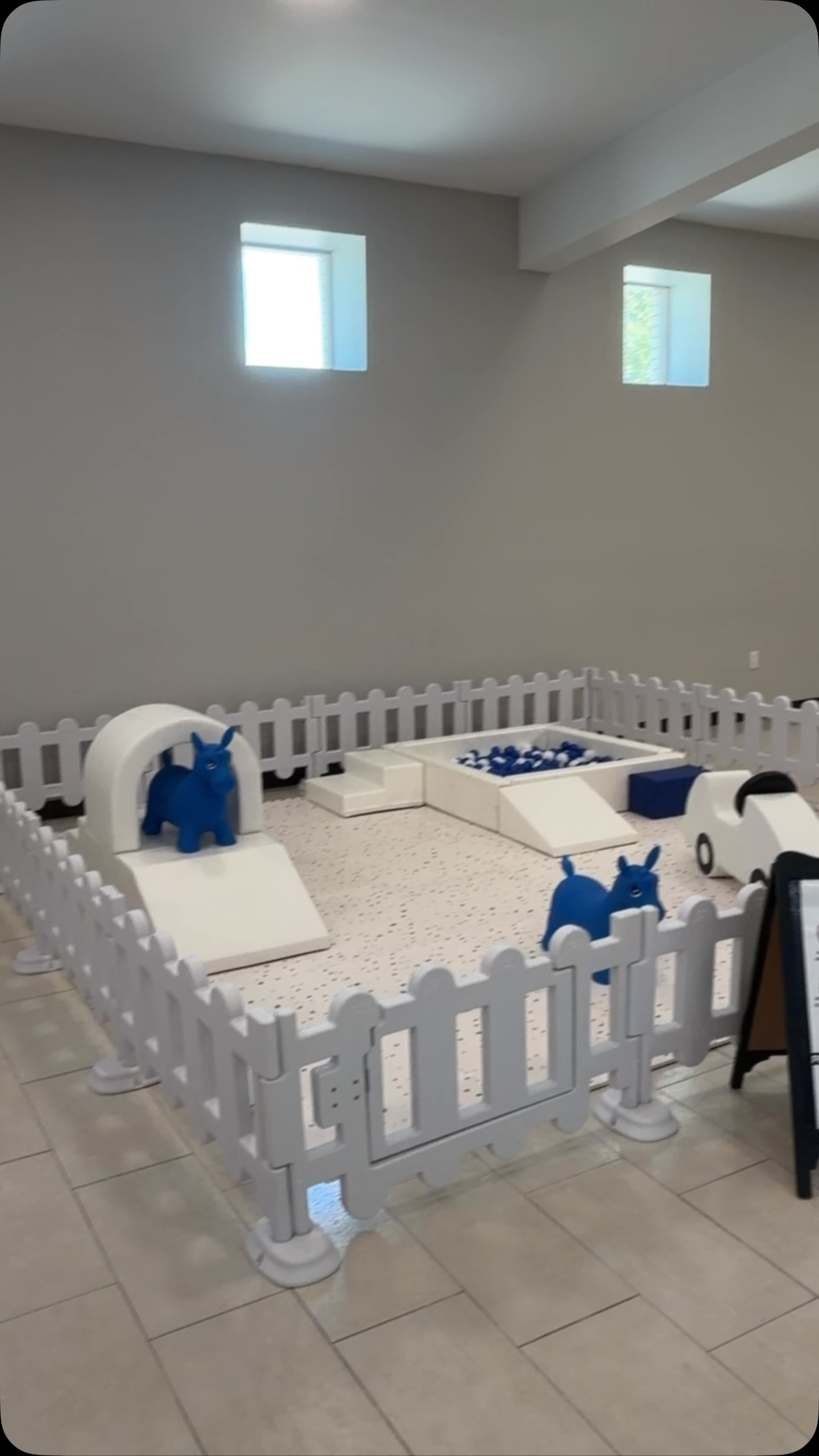 ¿Fiesta de niños y quieres que de verdad la disfruten? 🥹🎈
Nosotros llevamos la diversión hasta tu evento 🤍✨
Soft Play perfecto para cumpleaños, baby showers y celebraciones donde los más pequeños puedan jugar, explorar y divertirse en un espacio hermoso y pensado para ellos. 🧸
Tú disfruta la fiesta… nosotros nos encargamos de crearles su lugar favorito. 🎉
📅 Reserva tu fecha antes de que se llene nuestra agenda.
📩 Envíanos un DM para paquetes y disponibilidad.
#SoftPlay #SoftPlayParty #KidsParty #BirthdayParty #PartyIdeas KidsBirthday DallasMoms DFWMoms DallasEvents DFWEvents PartyRental ToddlerParty