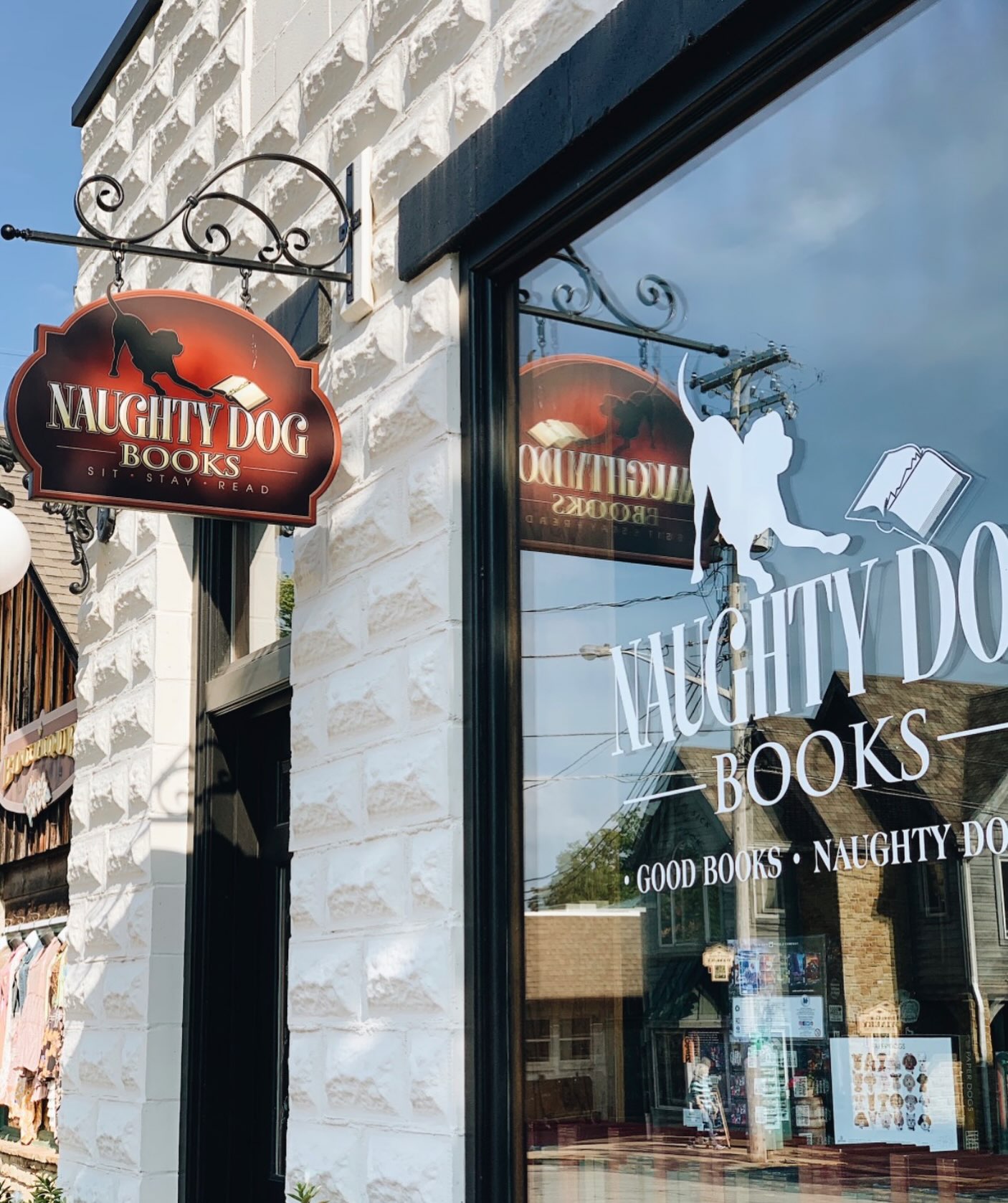 It’s a beautiful day in the neighborhood!! Stop in for your weekend read!😍📚