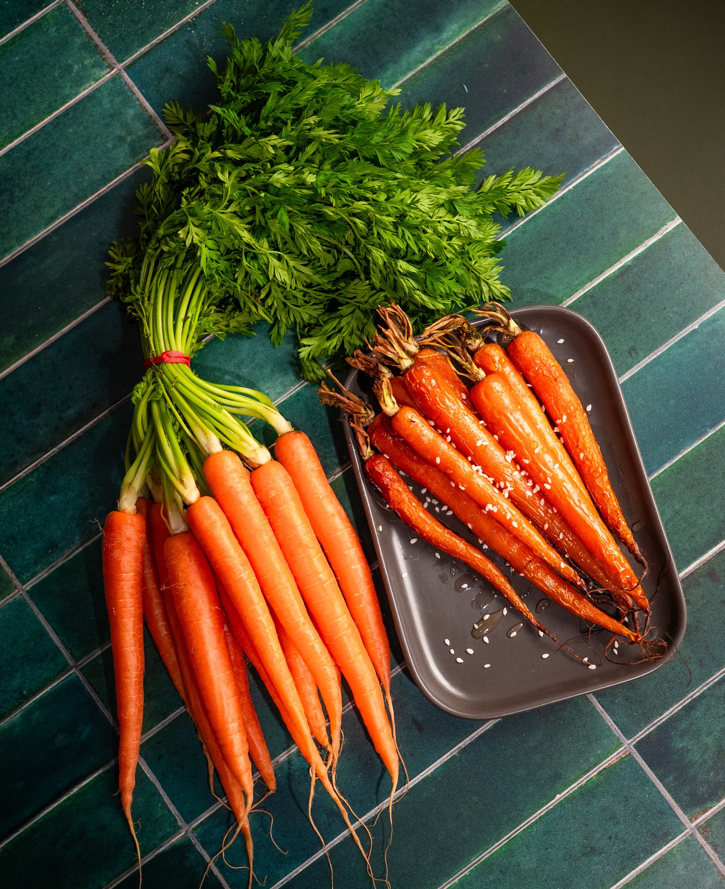 Paddock to plate, right here in Woodend. Dutch carrots, agave, sesame seeds from @mountainviewsgarlic a few minutes down the road. Roasted whole until the agave pulls the natural sweetness through and the sesame finishes it. Part of the tapas menu, available any time the bar is open.
#woodendcellarandbar #macedonranges #macedonrangestapas #woodend #woodendfood
@victorias.heartland @visitmacedonranges @visitmelbourne @visitvictoria @ausgoodfood @macedonrangeswine