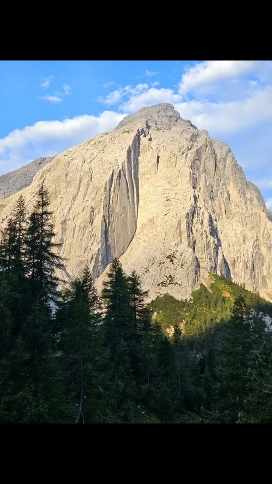 Kleiner Einblick in eine anspruchsvolle aber traumhaft schöne Berwanderwoche in meiner Heimat den Bergen Tirols ⛰️🌞
#mountainsilence #hikingadventures #gooutside #guidelife #nature