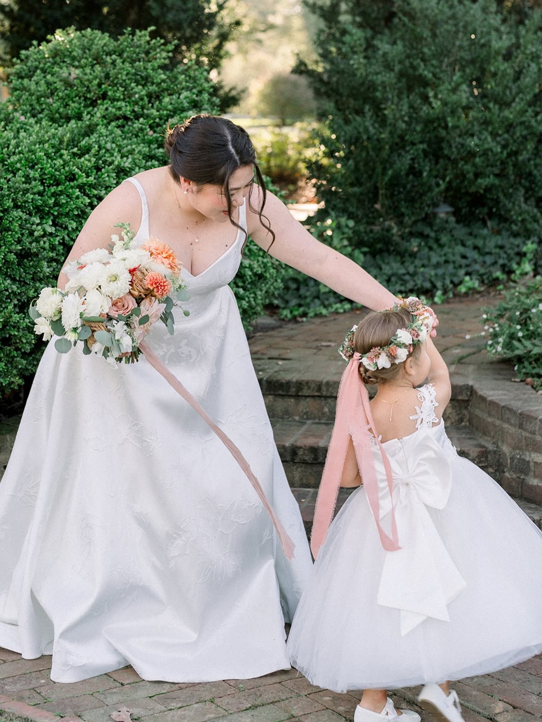 The best kind of twinning 🤍💕.
Venue: @woodlawnandpopeleighey @woodlawn_weddings
Florals: @