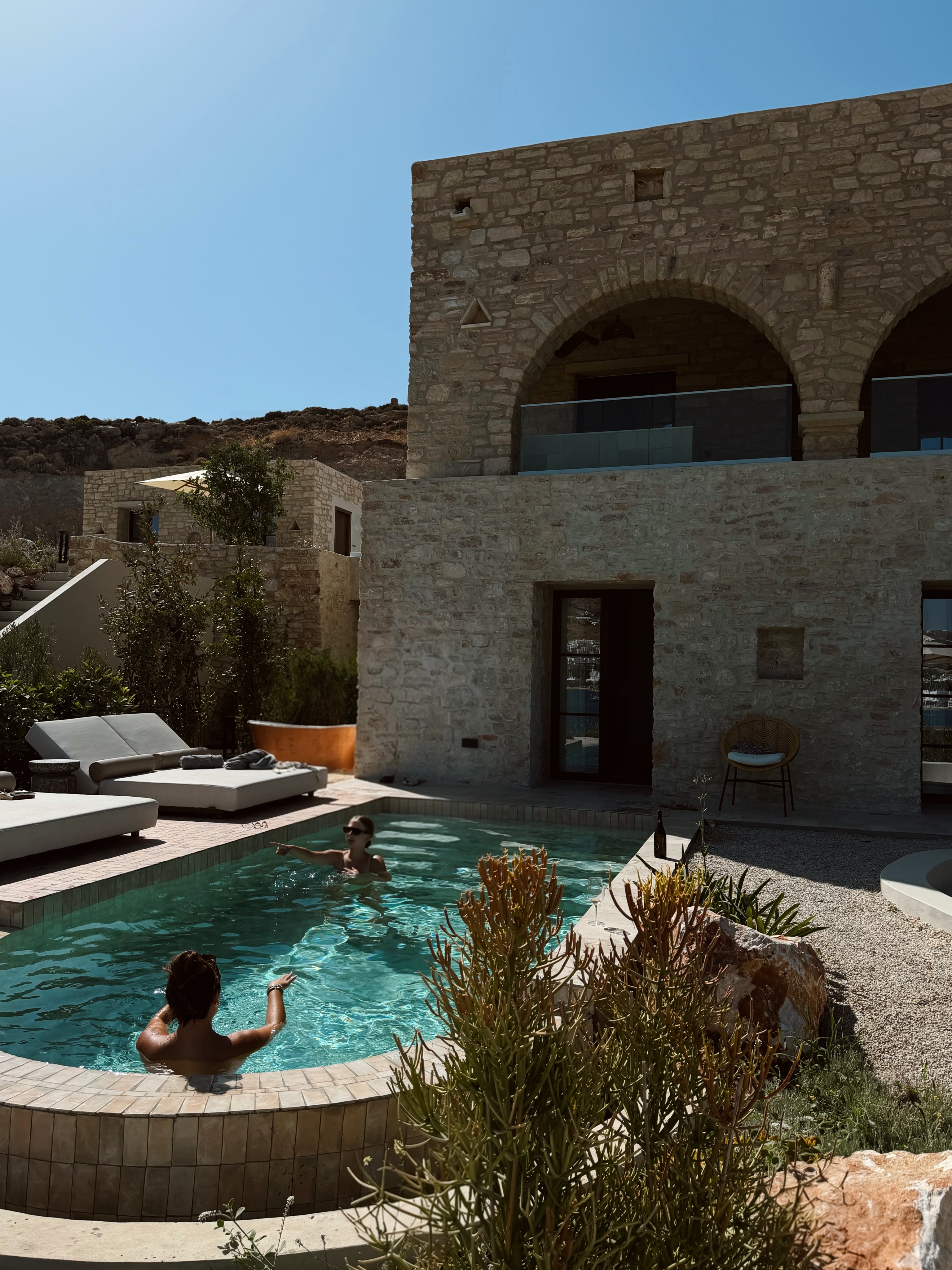 I was SO ready to move in. Anyone else?!
She was just a few weeks old when we checked in!
You KNOW I have to find the coolest stays for you guys!
Brand new, insanely chic + walking distance to one of Paros’ best beach clubs.
Also, peep the last slide..safe to say this was MUCH more Dyl’s style than the treehouse in the Amazon with no electricity. 😝
But, balance, baby, balance.
Cool sh*t always.
XOX, Sar