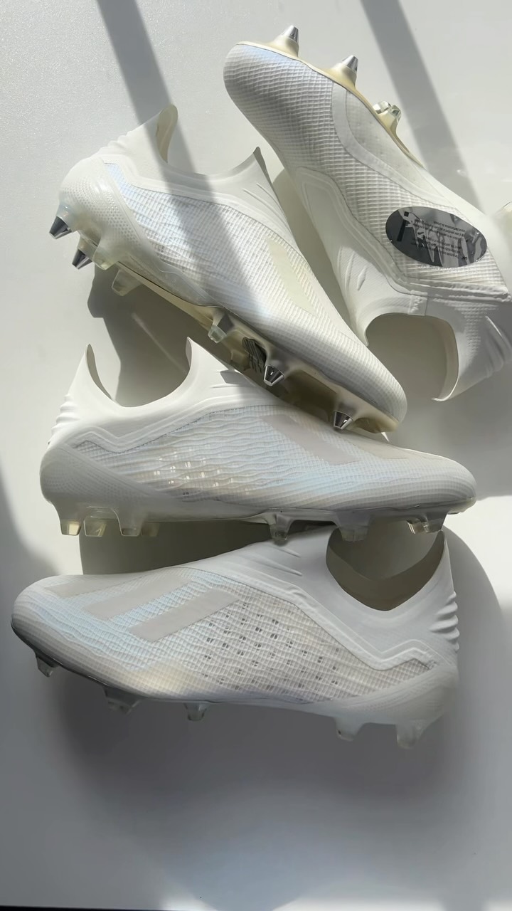 The adidas X 18+ Spectral Mode represents adidas speed boot design at its purest.
No laces. No distractions. Just speed.
Released as part of the sleek “Spectral Mode” pack, the X 18+ took the already explosive X platform and pushed it even further — stripping away the laces completely to create one of the cleanest striking surfaces of its generation.
Finished in the understated Off White / Core Black colourway, this pair balanced futuristic performance with minimalist design. Quiet in appearance, aggressive in intent.
#x18 #adidasfootball #spectralpack #adidasx18 #x18+
