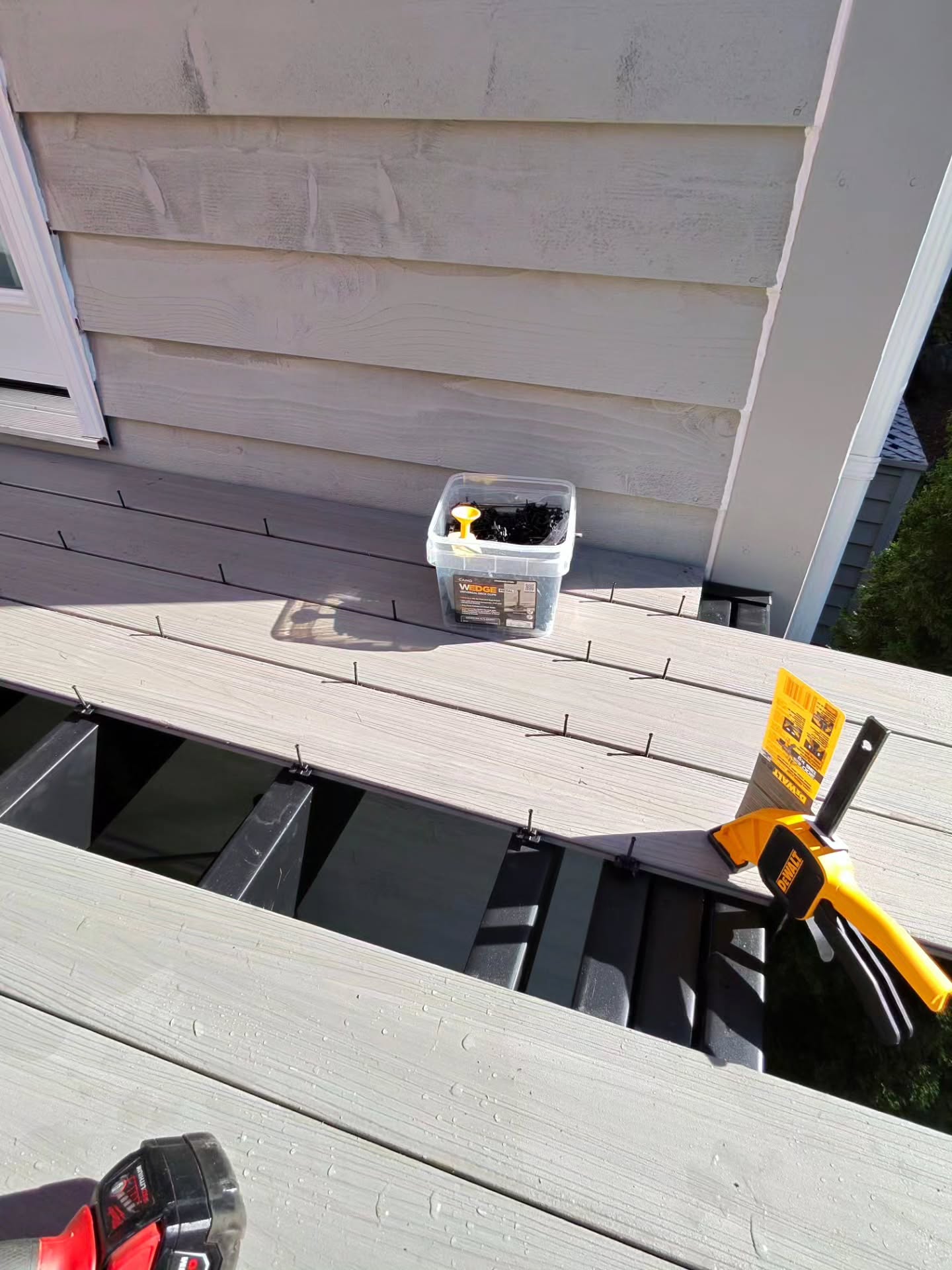 Deckorators Summit going down on this one 👌 We’ve used it on a few projects now, and for the price point, it’s hard to beat. Great-looking boards and solid value—easy to see why we keep coming back to it.
#SimcoeDecks #Deckorators #DeckoratorsSummit