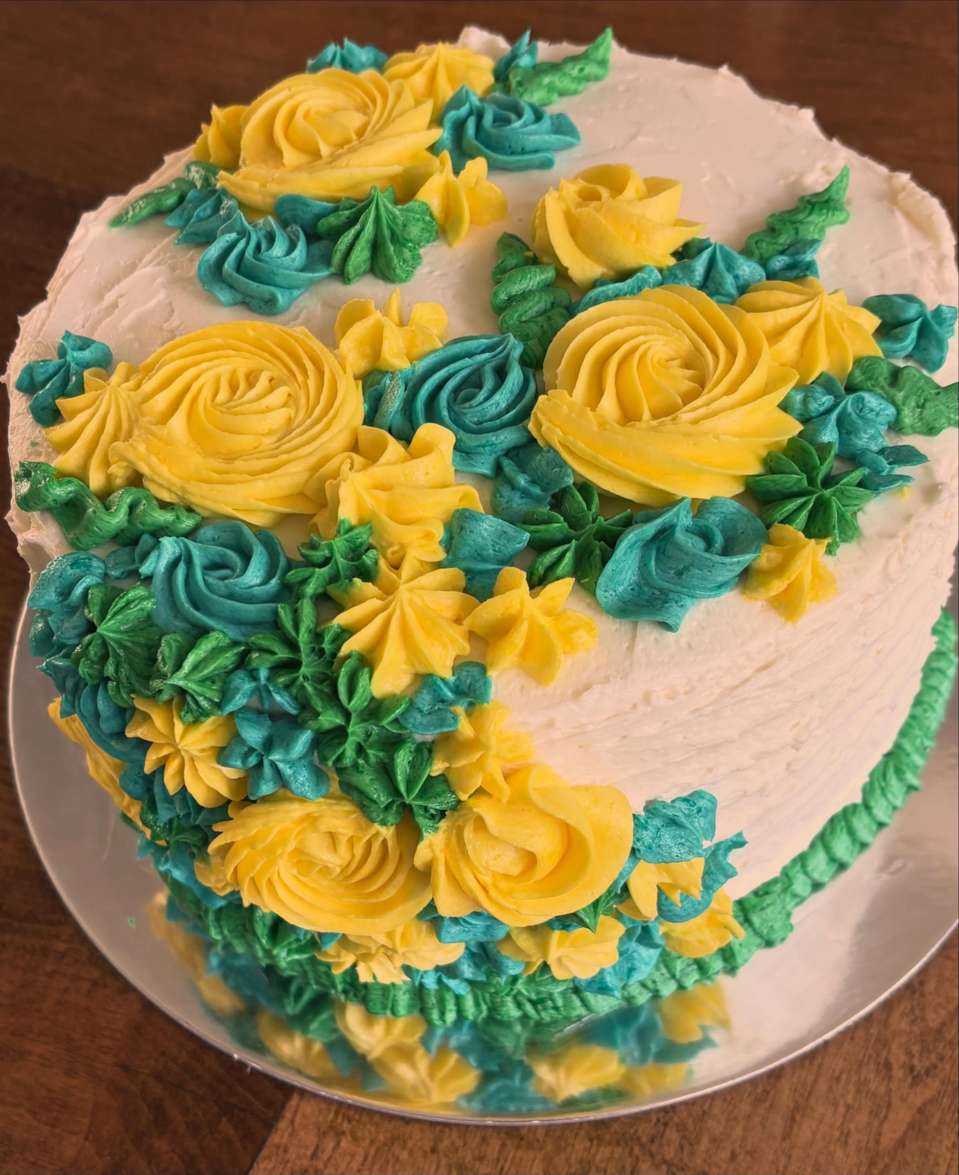 Floral cakes are classic and always in season 💐 especially chocolate flowers!!
Custom cake orders available now!
Sugarkanekitchen.com or send me a DM