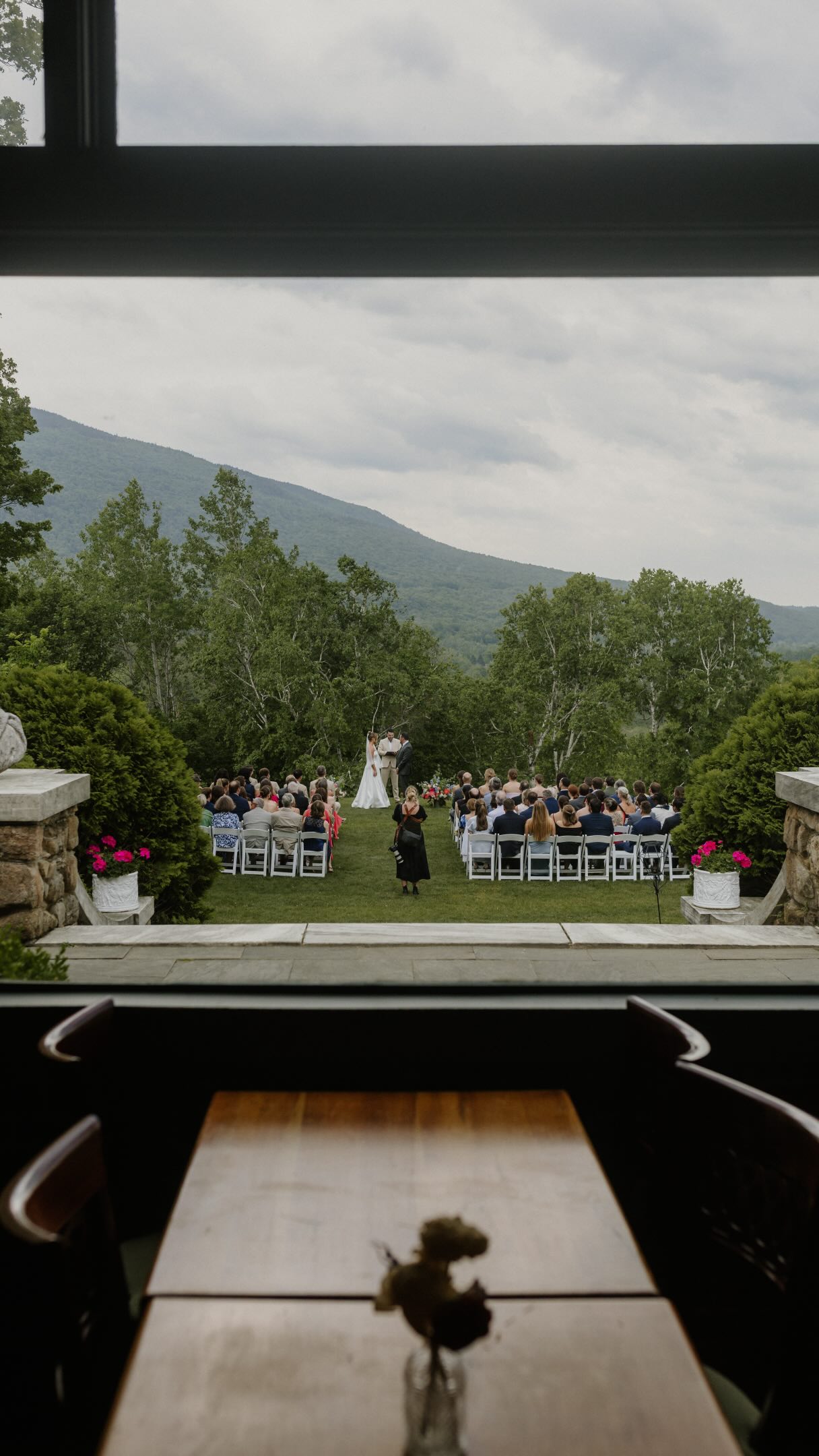 🙃🙃🙃
Thanks for the cover photo of me at Jordan & Ryan’s wedding @benwagnerphotography 🙌
#vermontweddingphotographer #recoveringpeoplepleaser #impostersyndrome #imsensitiveandidliketostaythatway #jlaw