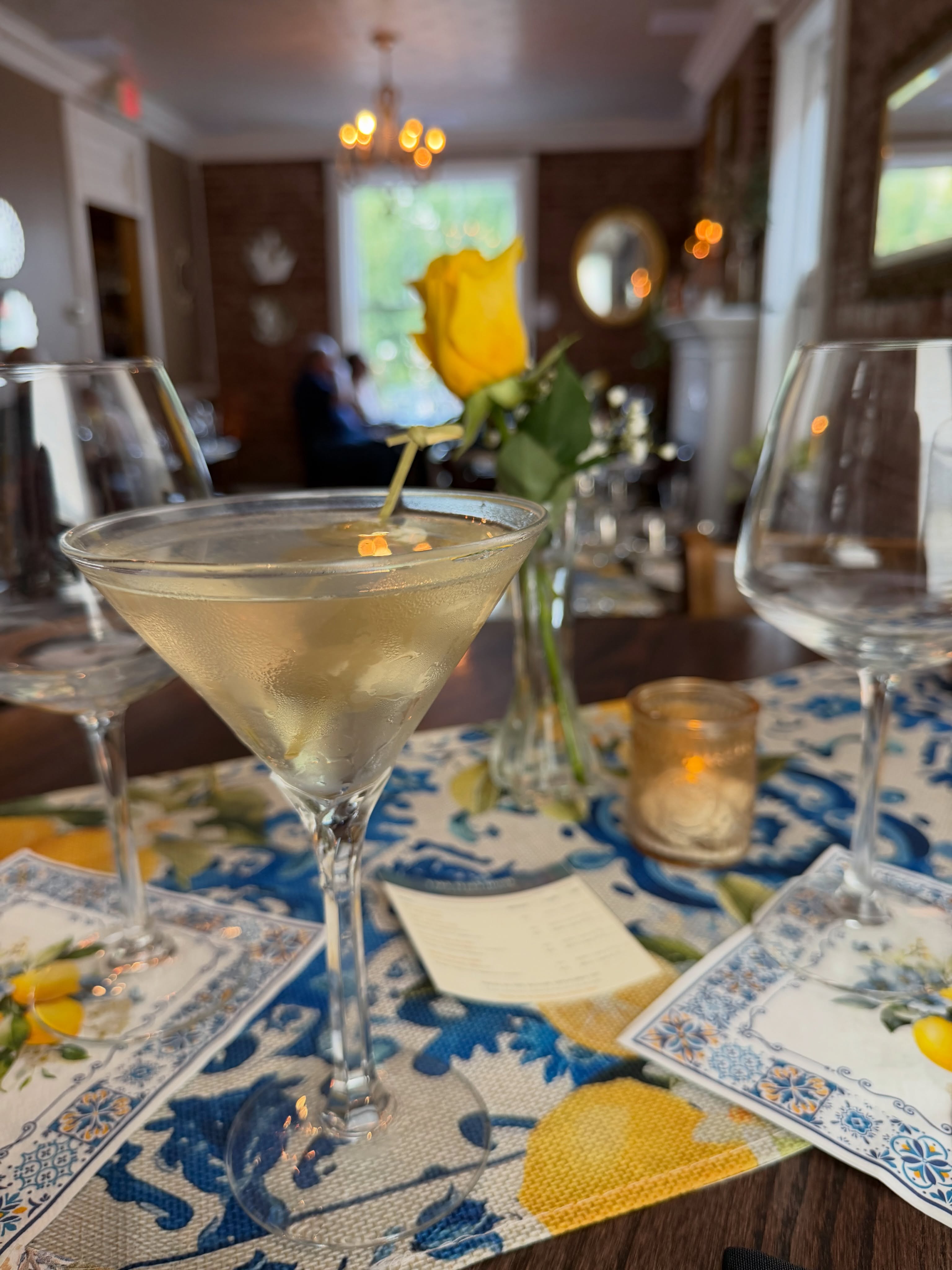 A little look back at last night’s Taste of Italy Wine Dinner! 🍋🍷
Our guests enjoyed an evening of Italian-inspired courses, a Swiss welcome pour and side-by-side tastings from Valpolicella and Chianti Classico—all beautifully guided by our special guest, Mauro Valsecchi.
Thank you to everyone who joined us and to our incredible kitchen and service teams for making the evening so special. We loved sharing every sip, bite and story with you!
#BellaVinoWineBar #WineDinner #TasteOfItaly #StCharlesMO