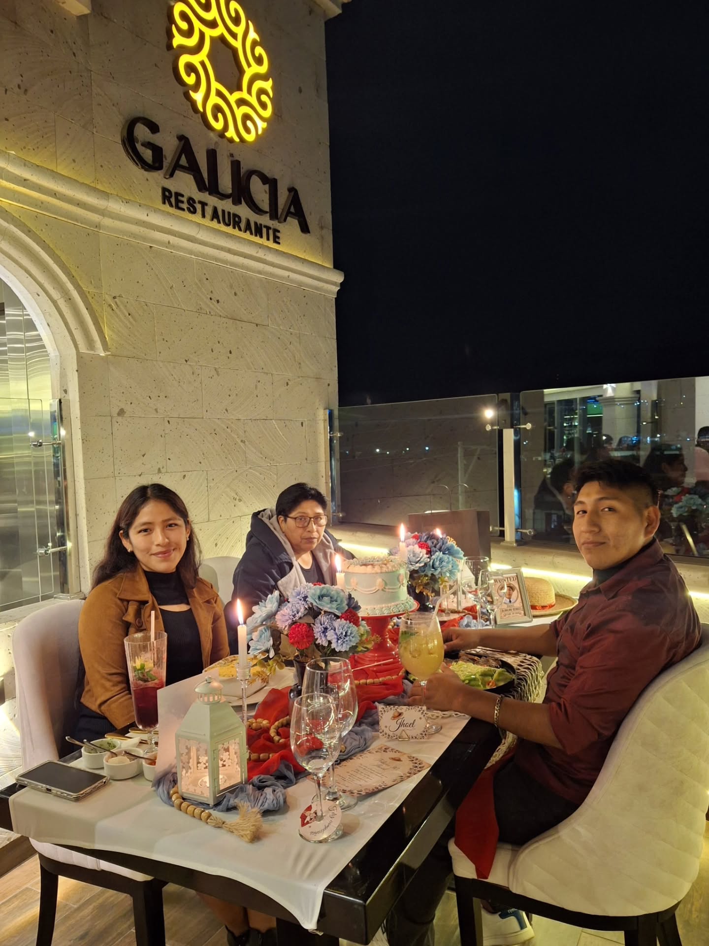 ✨ Una celebración especial merece un lugar especial.
En Galicia Restaurante, cada detalle acompaña esos momentos que queremos recordar. 🥂✨
Gracias por elegirnos para ser parte de sus celebraciones.
📍 Av. Manuel A. Odría N.° 1636, Tacna
🕔 Lunes a sábado | 5:00 p. m. – 12:00 a. m.
📲 Reservas: 907 687 688
#GaliciaRestaurante #Tacna #Celebraciones #MomentosEspeciales #Gastronomía TacnaPerú