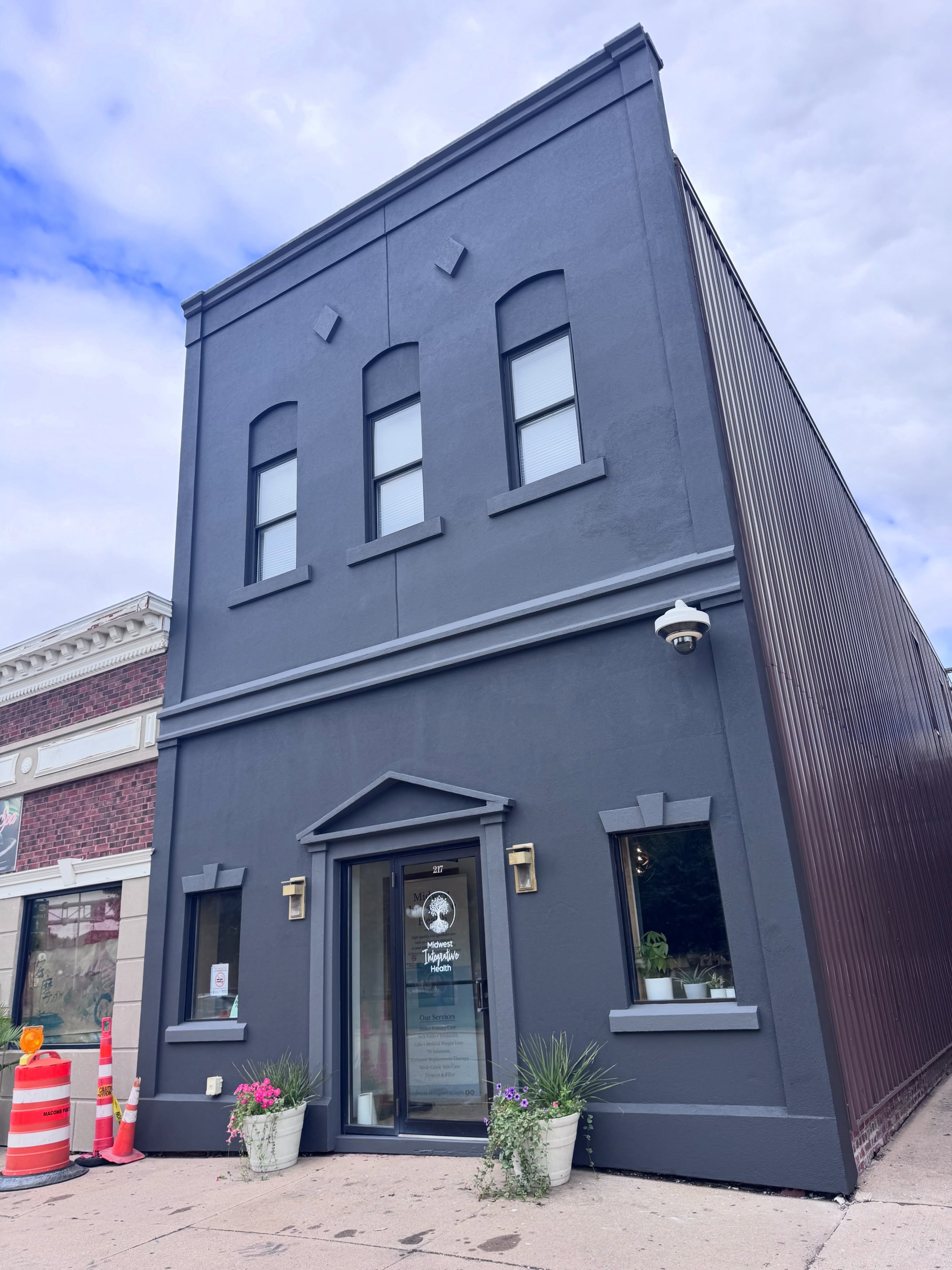 The front of our building is officially done being painted! 🖤 Next we are waiting for our new sign! Thanks for all your patience as our building got a facelift! 🫶🏼 Stay tuned 👀