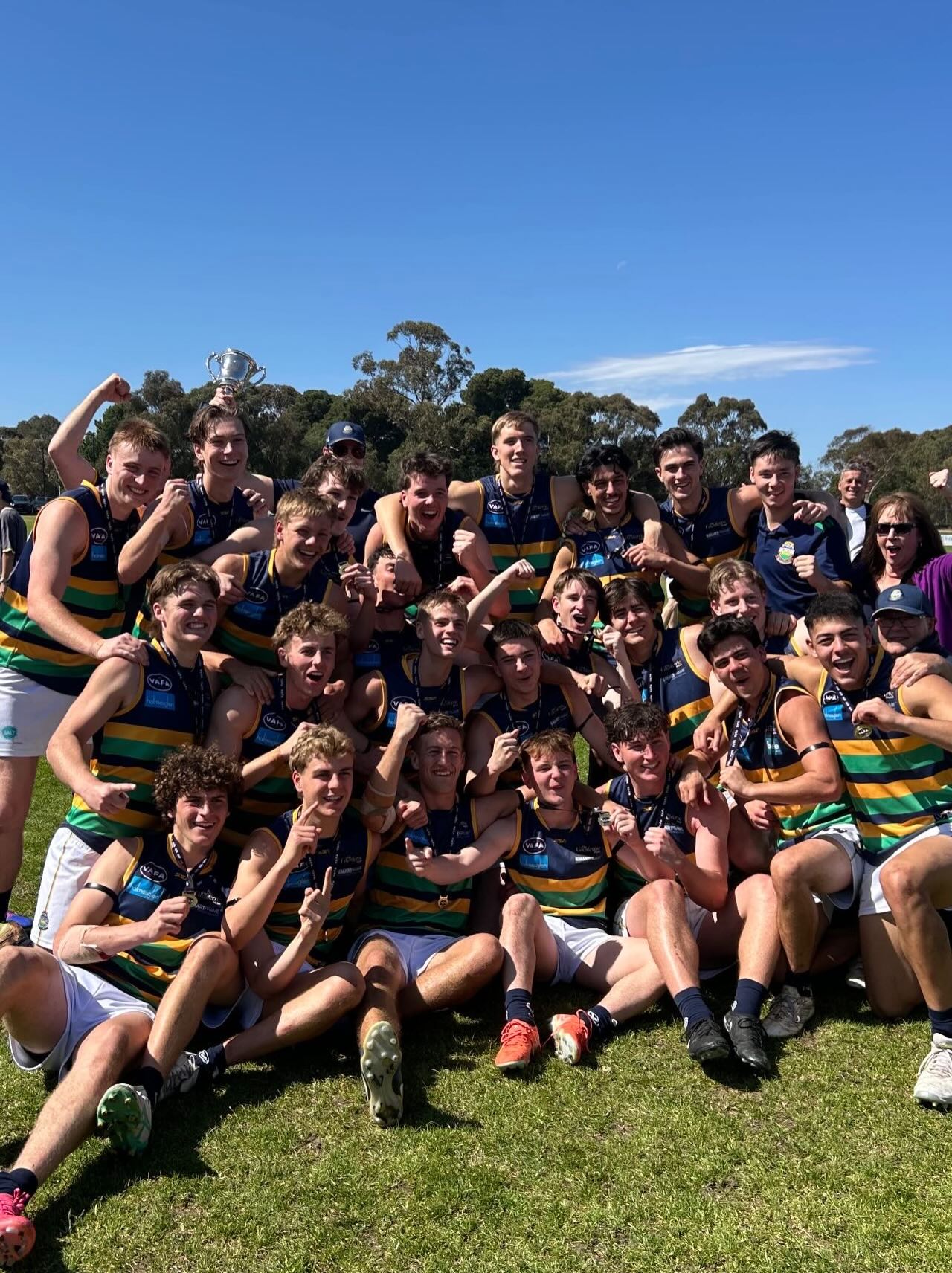 U19 Premier bring home SKOBβs 34th Premiership!
ππππ
With scores level and the final siren blown, the Premiership came down to one final kick.
With any score enough to win it, James Mikhael stepped up and delivered after the siren, securing the Premiership in the most dramatic fashion imaginable! 75-74
Best for SKOB: Sam Pitot, Henry Timothee, Alfie Kidman, Darcy Hepburn, James Mikhael, Jack Morice
An incredible finish to an incredible season. Congratulations to all the players, coaches, families and supporters on a Premiership that will be remembered for a very long time.
PREMIERS! π
#goSKOB πππ