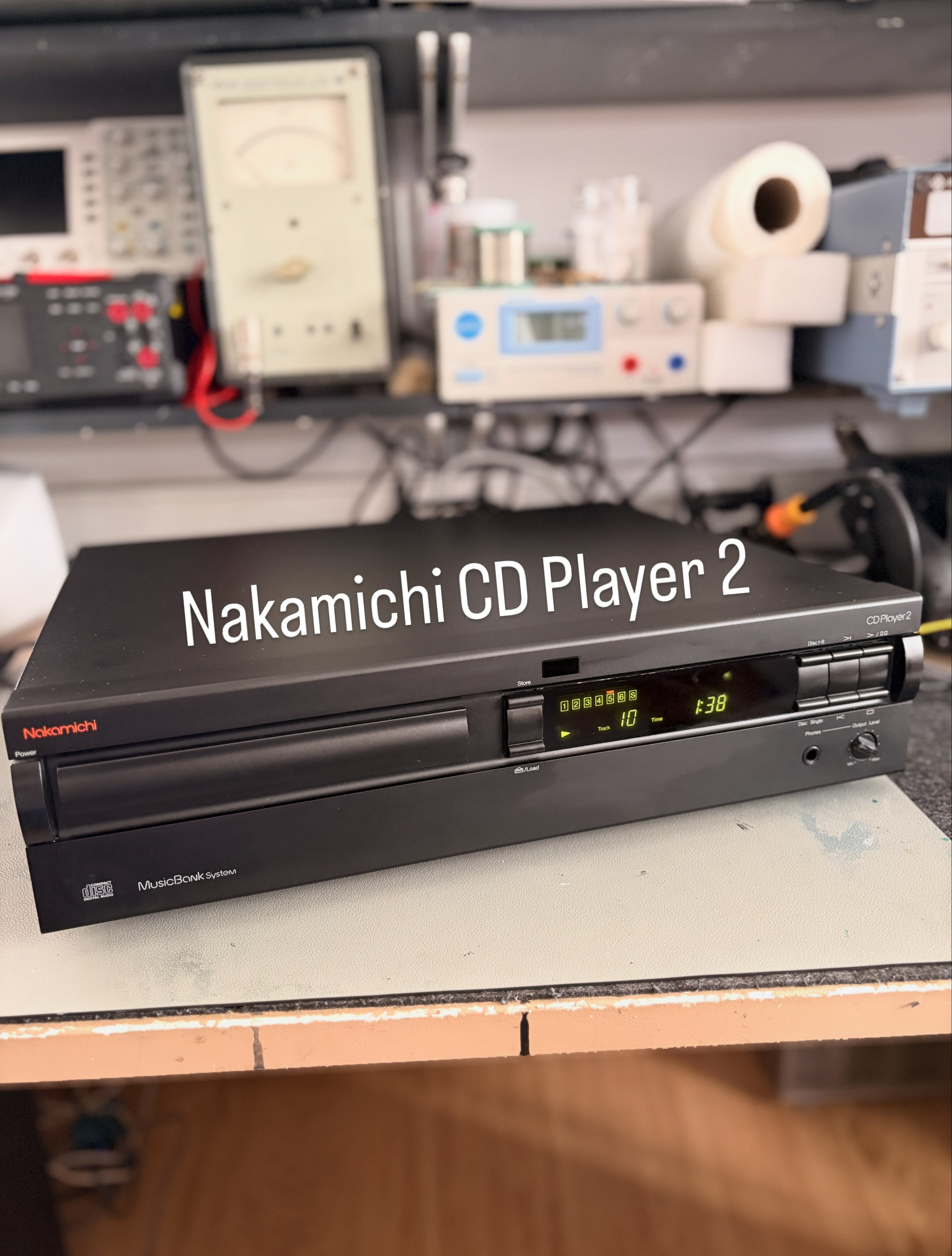 NAKAMICHI CD Player 2….Cooler CD- Wechsler der neue Riemen benötigte. In der ‚Music Box‘ haben 6 CDs Platz und eine weitere kann direkt abgespielt werden. Das reicht für einige Stunden. Jetzt darf er wieder nach Hause. 😎
#vintageaudiomd #vintageaudio #vintageaudiorepair #vintagehifi #nakamichi