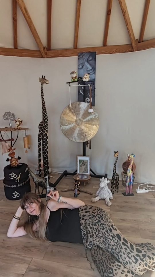 Avec un peu d'humour se cache quelque chose de beaucoup plus profond
Pour moi, se reconnecter à son animal totem c’est aller à la rencontre d’une dimension symbolique et intuitive de soi, pour retrouver certaines parts de soi, se sentir plus aligné(e), plus ancré(e), plus centré(e) plus entier(e) et parfois découvrir bien plus que ce que l’on imaginait
Je vous laisse deviner mon animal totem 😅 Et combien il y en a sur les photos
N'hésitez pas à me contacter si vous voulez vous y reconnecter au travers d’une séance autour de la méditation du voyage chamanique des constellations du vivant... pour une séance plus que bénéfique pour vous
Séances de groupe ou individuelles
Plus d’infos : www.formations-sensoria.fr
(lien dans ma bio)
Avec toute ma gratitude
Sandrine 🥰
Sensoria
#animaltotem #sagesseancestrale #chamanisme #voyagechamanique #méditation