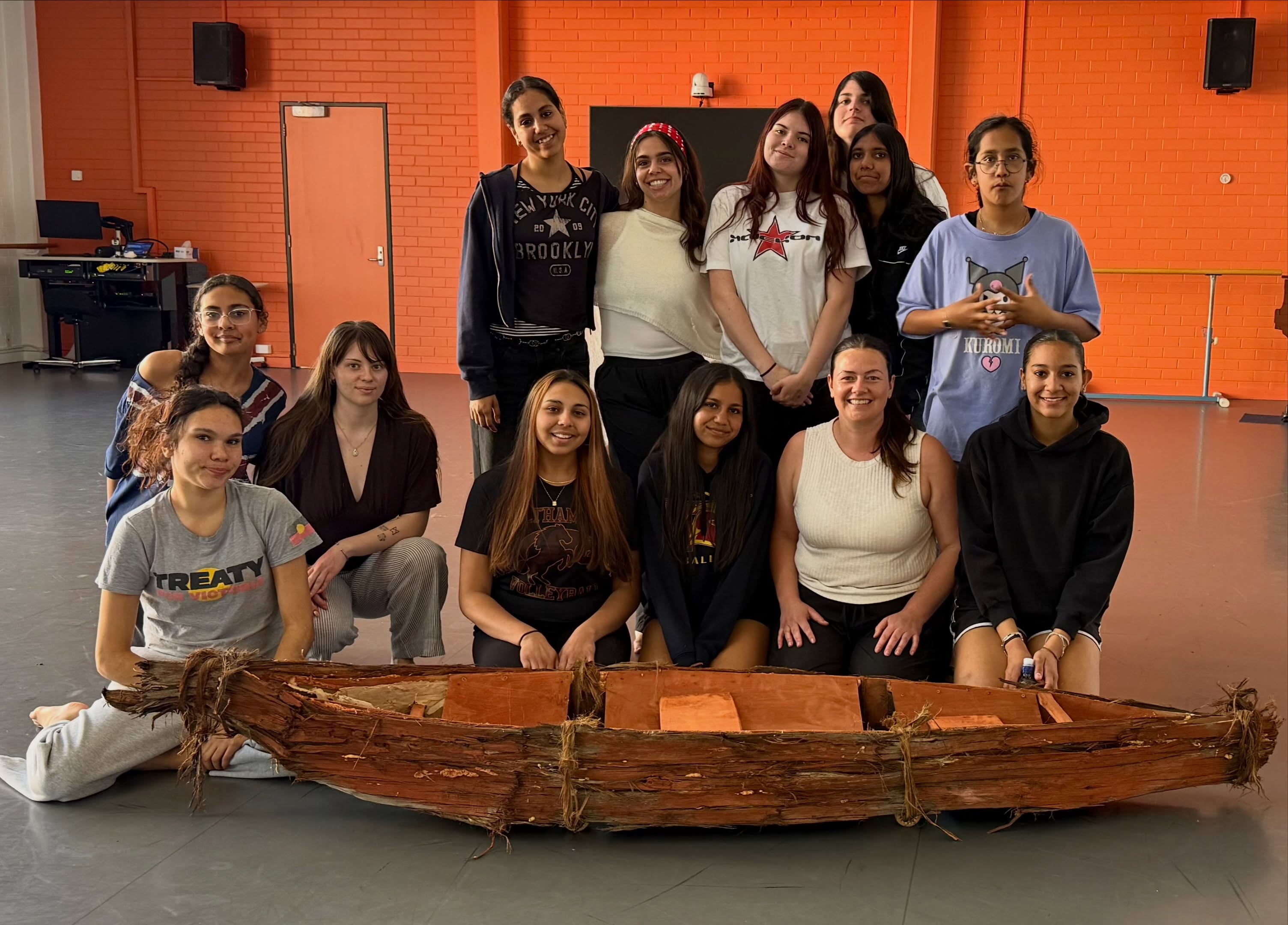 Introducing our new addition to the fams! πΆ π€
Meet Gurrong (canoe in Boonwurrung) thanks to @spdesigned @millowldreaming_ ππ½
Special thanks to @vca.dance for todayβs rehearsal space on Yalukit Willam Country π£
