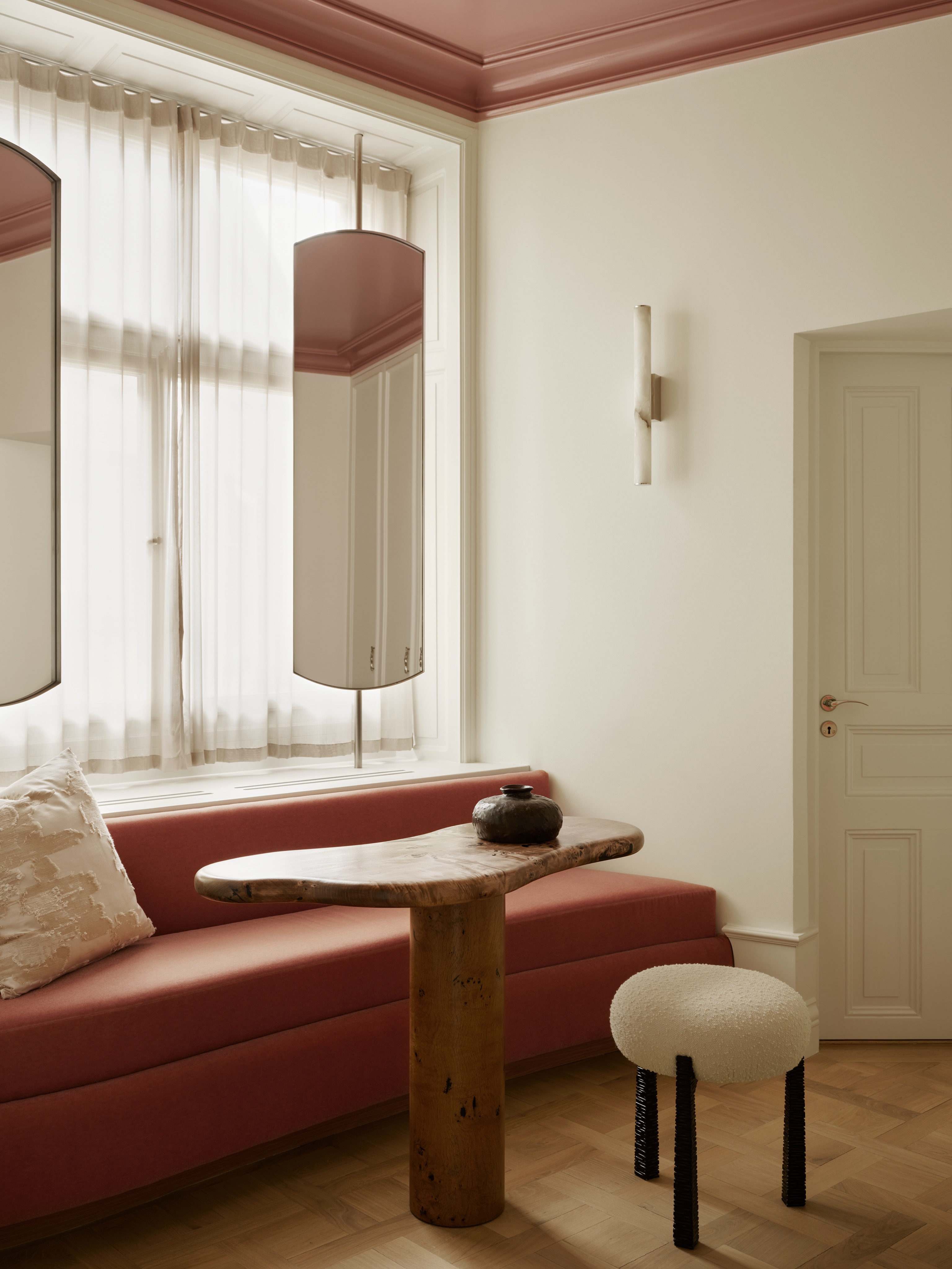 A beautiful Stockholm residence designed by AO/JN Interiors, photographed by Kristofer Johnsson - with full-service curtain design by Spaces By Sanna.
We had the pleasure of creating the window treatments throughout this entire home. For this dream of a beauty and make-up room, we tailored elegant privacy curtains that effortlessly shield from view while allowing a beautiful, soft daylight to filter through.
Every detail is curated to become a natural, elegant extension of AO/JN Interiors’ stunning design.
Interior design & renovation: @aojninterior
Curtain design: @spacesbysanna
Photography: @kristofer_johnsson