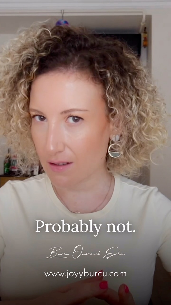 The Branding Truth Most People Miss🙃
People don't connect with what you do. They connect with WHY you do it.