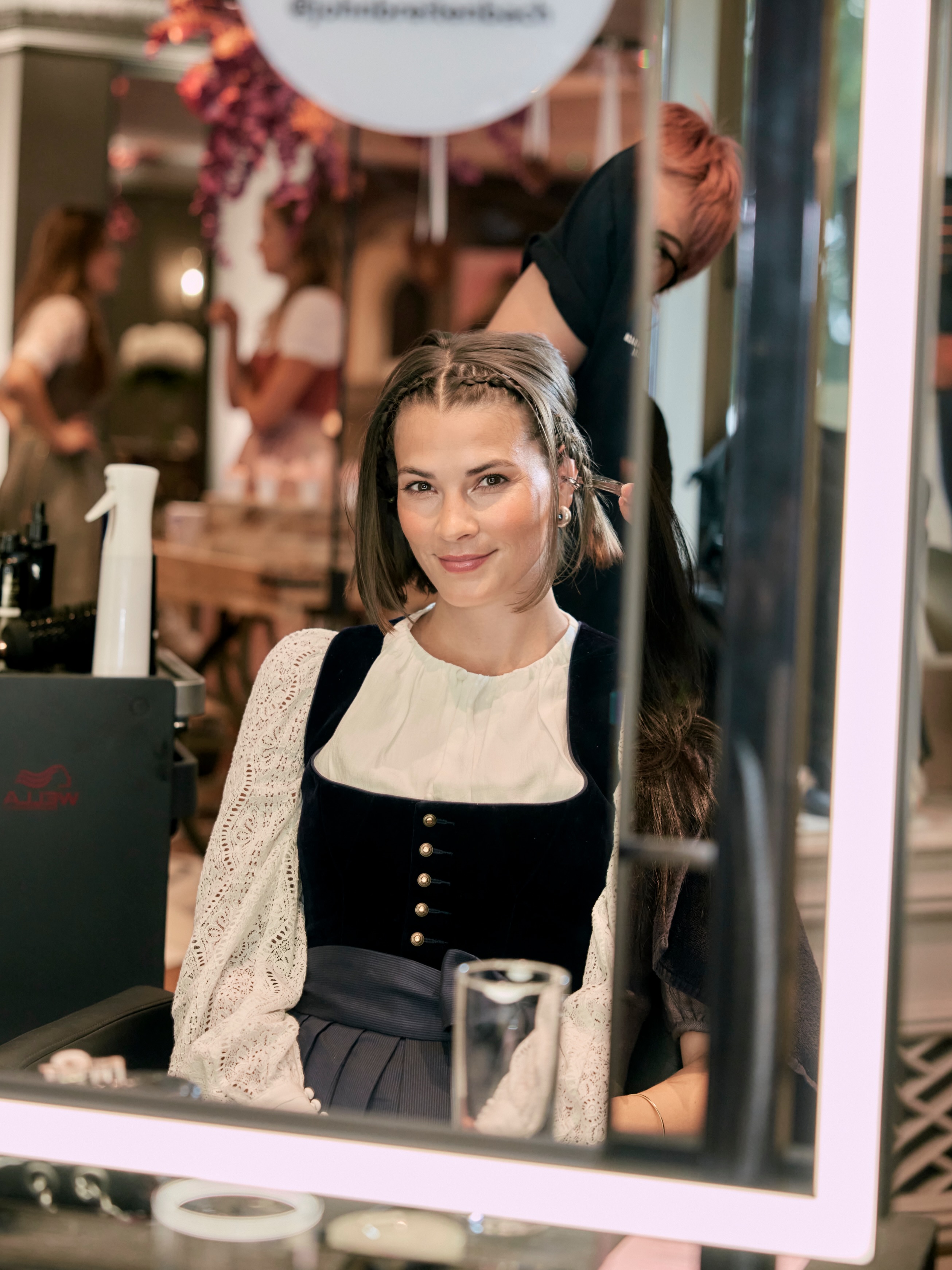 FRAUEN100 Glow House @bayerischerhof_munich 🎀
Vielen Dank an unsere Partner ✨💆♀️🧴
@johnbreitenbach, @make_up_factory, @goovi_de, @annycosmetics, @kinga_mathe_official, @alexavonharder, @mariagallandofficial, @doctormi, @champagnetaittinger, @drinkjoonys, @ritualsupply.drinks, @linisbites @oberglas.1806
Fotos: @adrian_schaetz_photography
#Getyourglowon #FRAUEN100