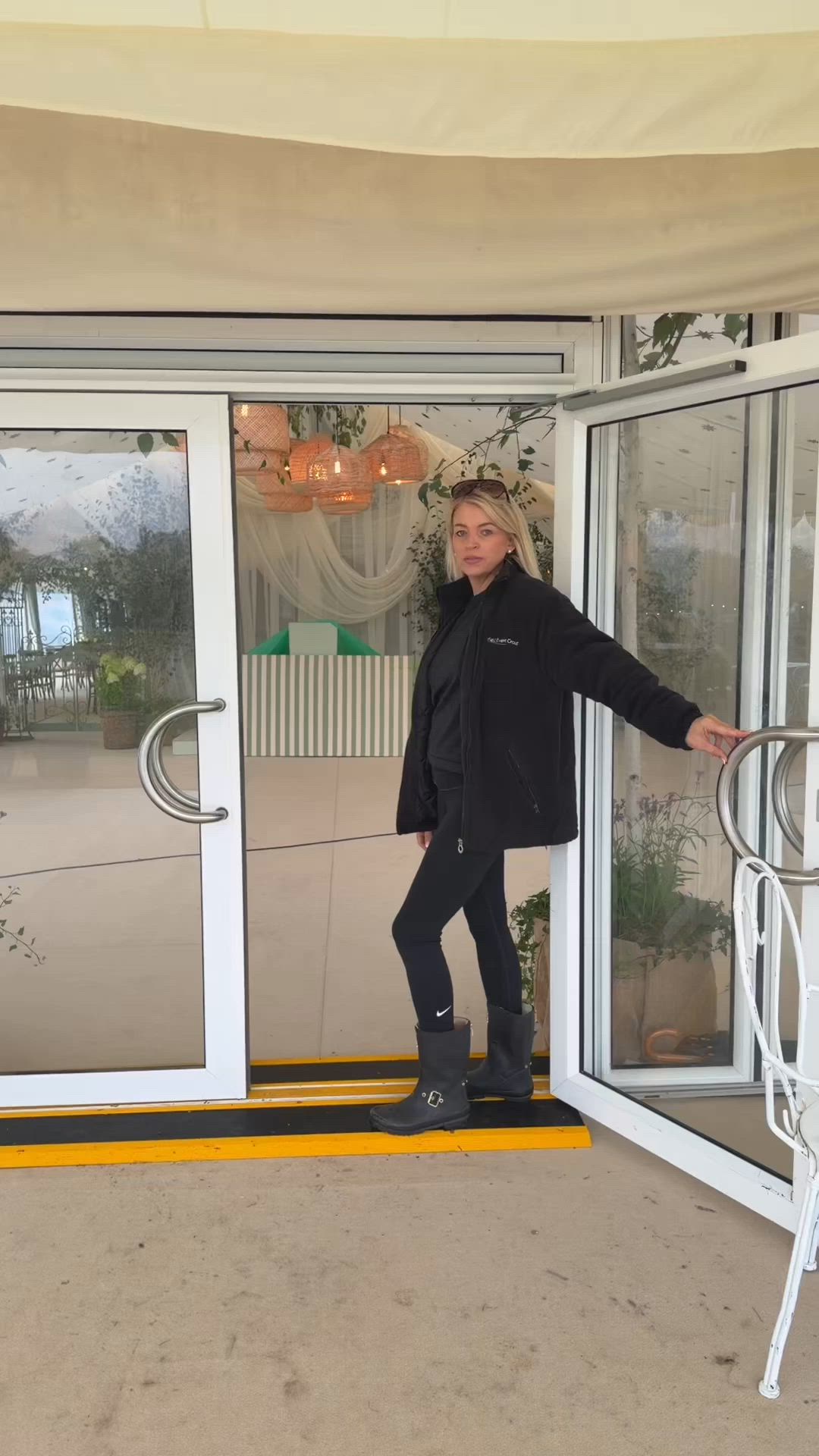 Cleaning day👀
Ffion and Charlie taking us on a "House Tour" of the marquee...
Their mission was to get this set up looking fantastic between two events. Mission accomplished.
#behindthescenes #marqueehire #eventmanagement #cambridgeshire