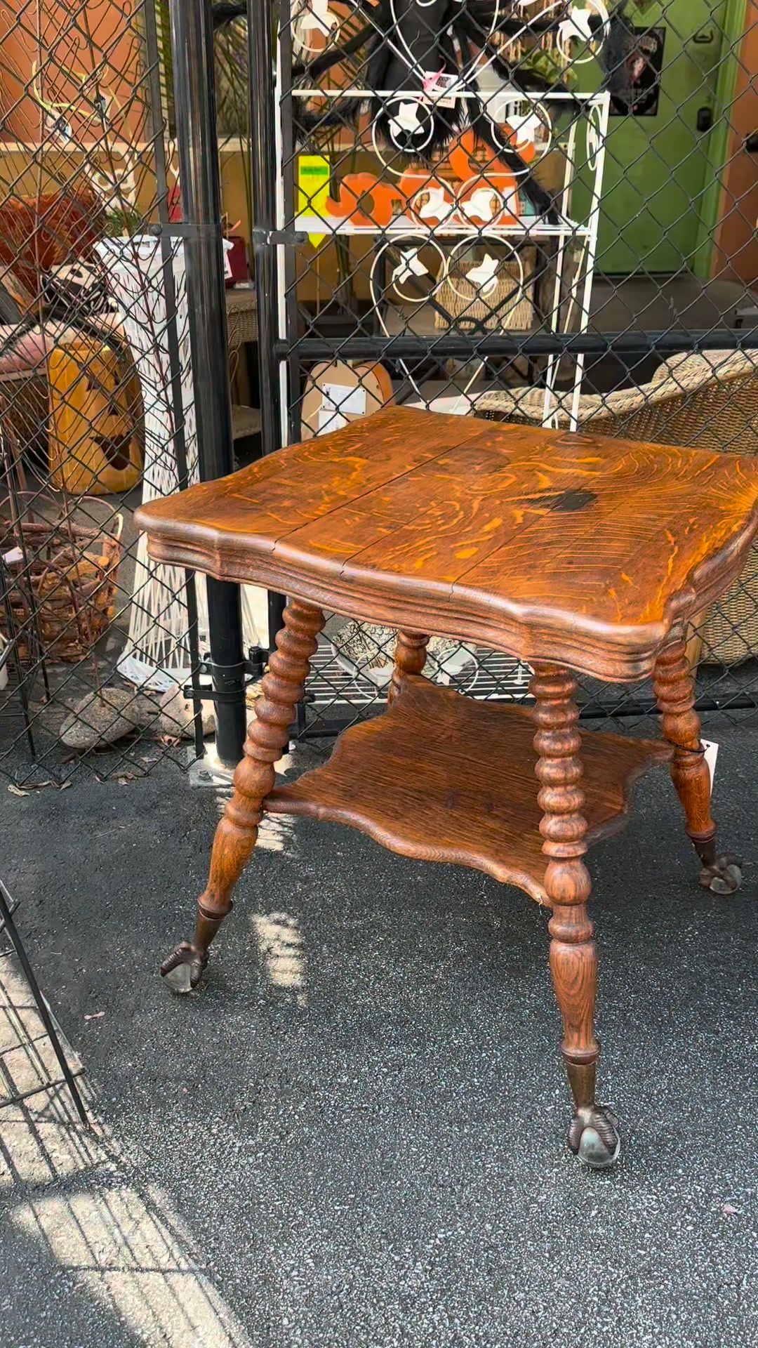 Check out those sexy legs 😍 we have several tables and chairs in the shop with ornate features, come check them out! Open Sundays 12-5 ❤️