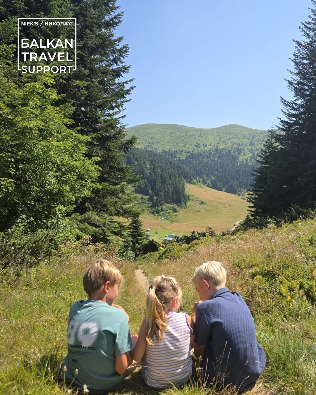 Groetjes uit Servië, Bosnië-Herzegovina én Montenegro!
Charlotte, Vincent en hun kids Siem, Zef & Luna waren duidelijk: ze wilden heel graag met het gezin een niet-toeristisch deel van de Balkan ontdekken. Met een focus op ruimte en natuur. En ja, dat kan in de Balkan! 😍
Toen ze tijdens de intake ook Servië noemden als onderdeel van de reis, was dat natuurlijk éxtra leuk 🥰
Ik ging voor ze aan de slag en creëerde een unieke rondreis die startte in het prachtige West-Servië, Herzegovina, Zuid- en Oost Montenegro en via de binnenlanden weer terug voor een mooie afsluiting in bombastisch en fascinerend Belgrado 😊
Ontzettend positief ingestelde reizigers, die de regio, cultuur en gastvrije mensen echt waardeerden. Ze genoten van de ontzorging, afwisseling in de reis en alle op maat gekozen plekken waar ze met het gezin volle bak van konden genieten ❤️ Hun zoontjes hielden zelfs een Polarsteps reisverslag bij, schitterend!
Bedankt voor jullie vertrouwen in Balkan Travel Support!