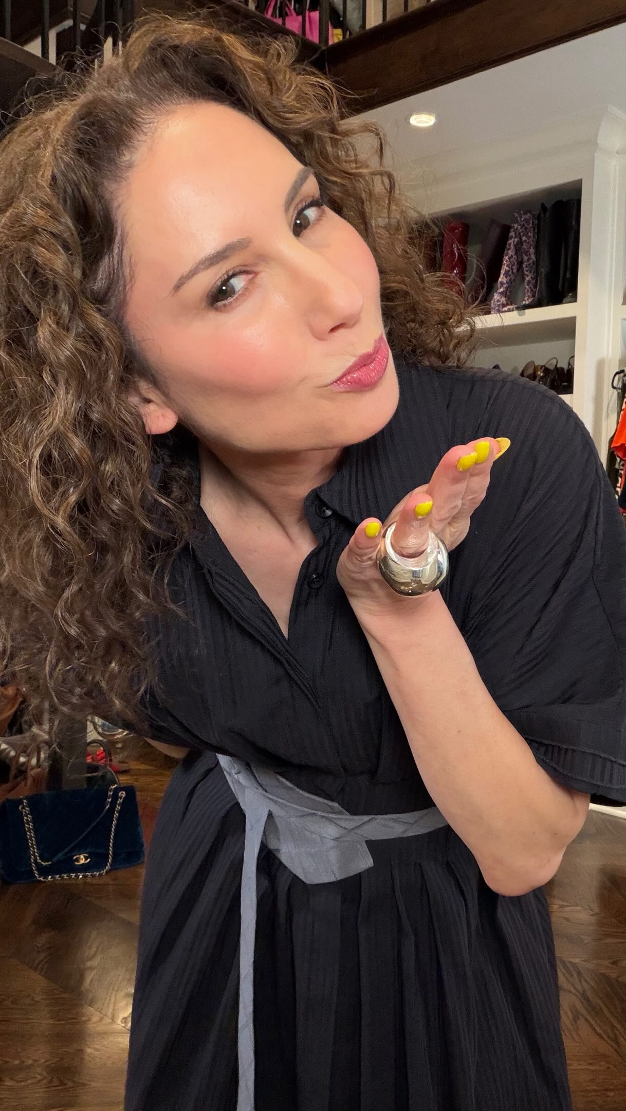 This is the second little trick Iāve picked up recently, and I love this one: use a tie as a belt. Ten seconds, whole new outfit. But do I look like Friar Tuck?
Inspo: @e.duusa
Dress: @palmerharding
Bag: @loewe
Lip sweat: @instagram
#quicktip #tie #belt #fashionhack