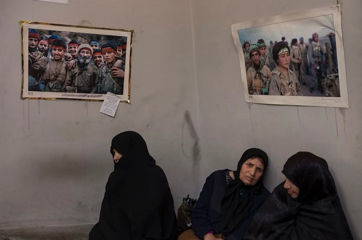 Iranian women rest inside a shrine in Tehran on September 23, 2017 - Parisa Azadi
The walls around them are covered with propaganda imagery from the Iran-Iraq war.
Image courtesy of the artist.