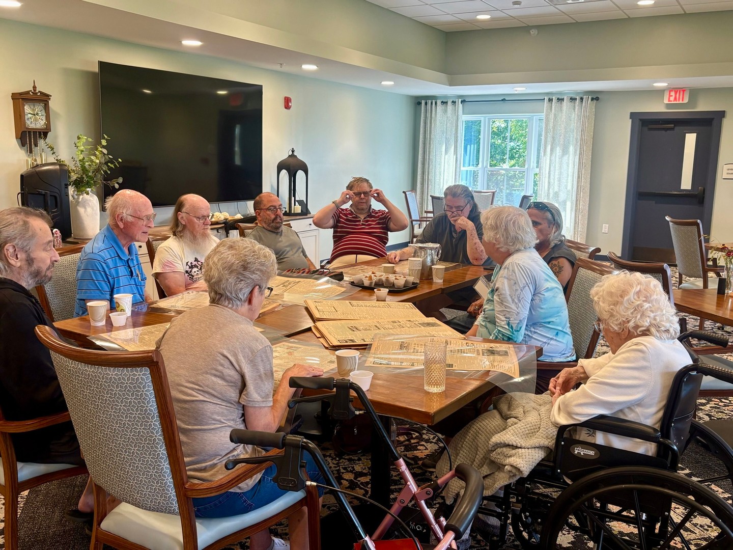 ๐๏ธ๐ฐ๏ธ History Presentation with Cookie! We chatted about local newspapers from the 1940s and shared our findings. What a fun trip down memory lane! ๐
#VergennesGrand #SeniorLiving #vergennes #LifeisGrandHere #GSLcommunities
