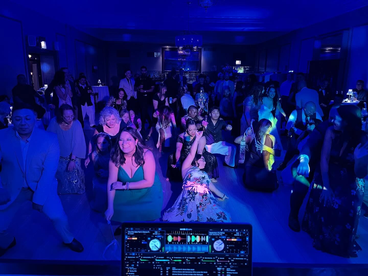 The dance party at this wedding was one of my recent favorites. Several Mexican traditions and overall a great mix of Latin and American hits just like we do in Miami. Canβt wait to do another boda at this venue ππ₯
