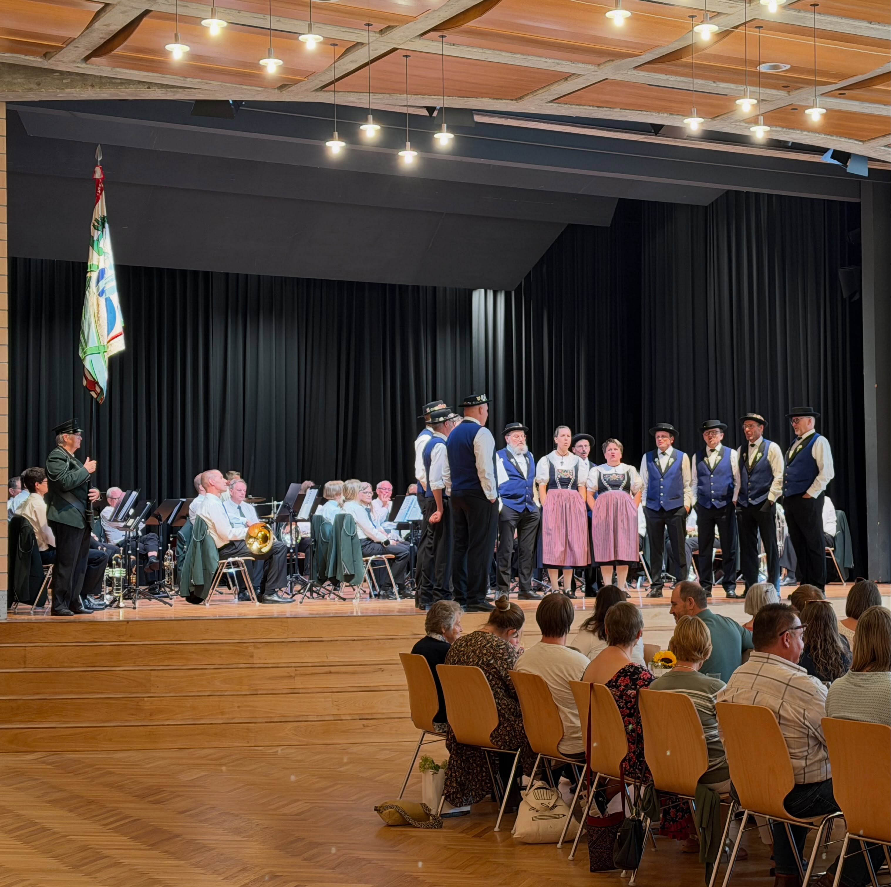 Am vergangenen Samstag, 19. September 2026 fand der alljährliche Jubilarenanlass statt, den wir gemeinsam mit dem @jodlerklubedelweiss organisieren. Musikalisch ehrten wir die 80- und 90-Jährigen Jubilare aus Walchwil, darunter auch zwei Ehrenmitglieder der Musikgesellschaft Walchwil