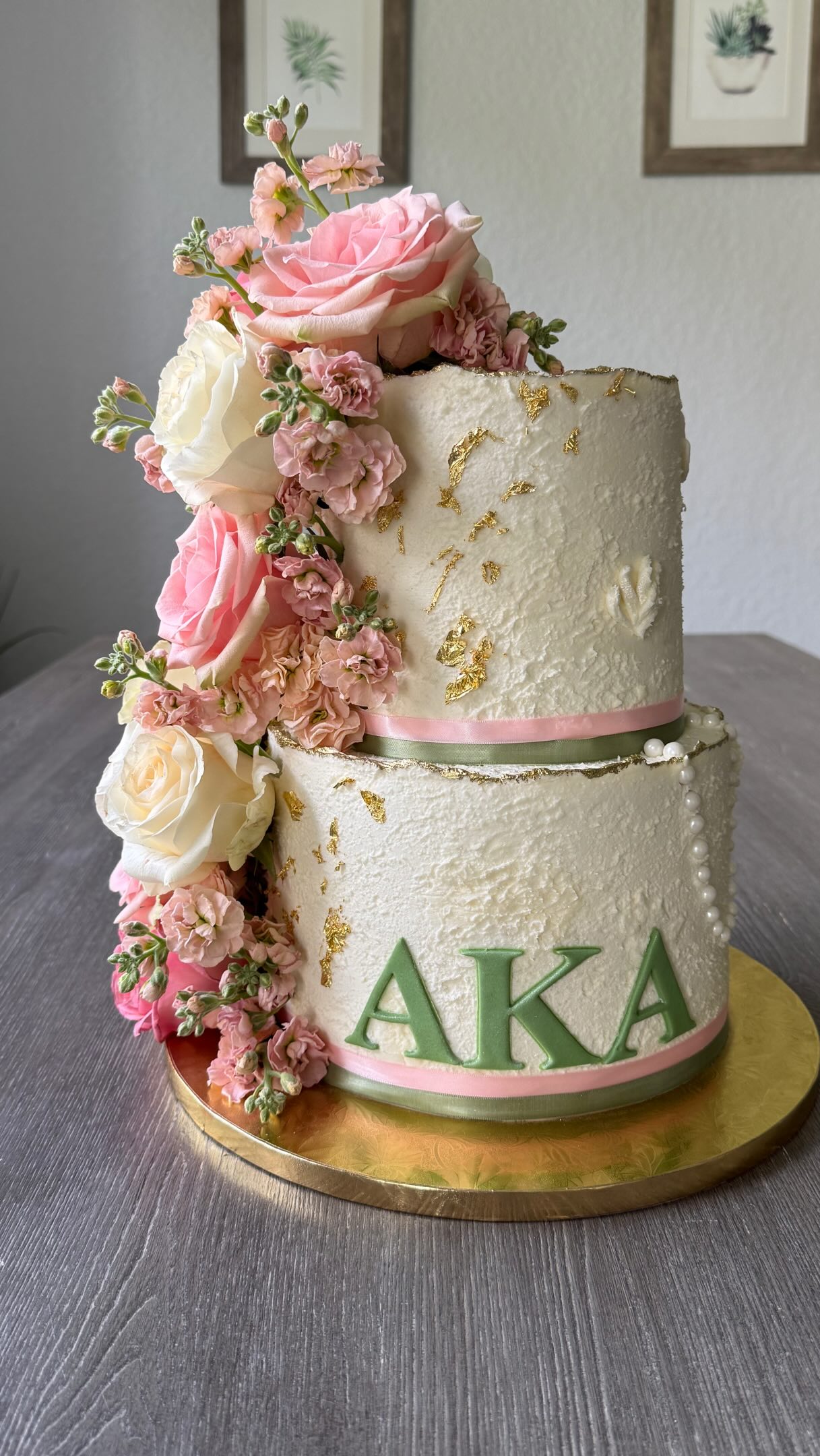 Tag your favorite AKA💕💚
Allow us to design a cake like this for the special AKA in
your life
Order at keishacakes.com