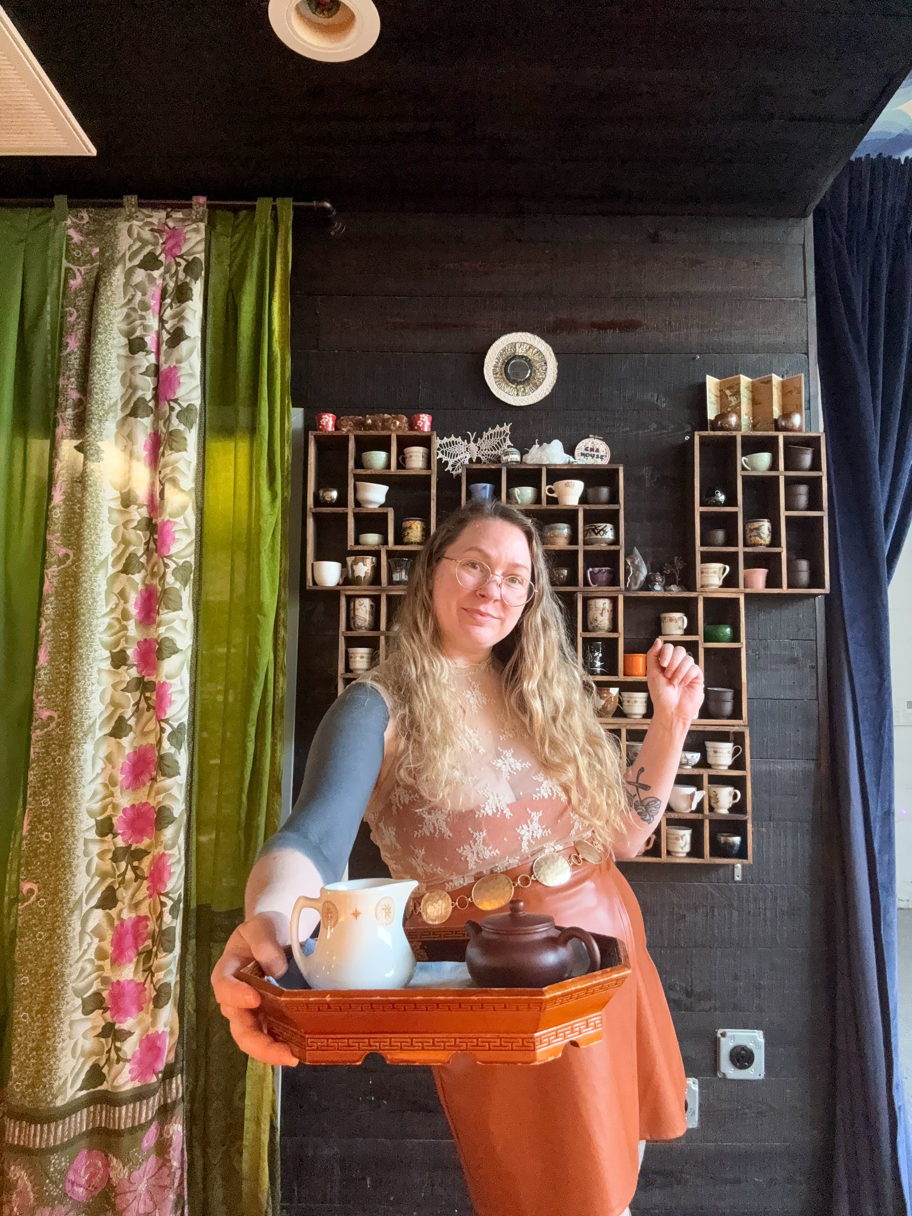 ✨ New Menu Item ✨
Organic Napali Shangri-La Oolong
A bit of a different variety of oolong - discover bright, fruity notes of tart raspberry in this elegant tea. Resteeps beautifully and perfect for sitting awhile.