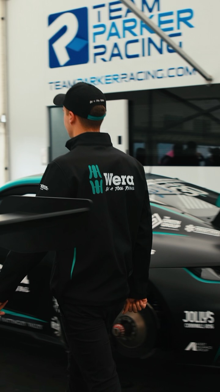 When the driver walks past 👀
#willjenkinsracing #carreracupgb #motorsport #btcc @porscheraces_gb @carwow @allianceraceuk @weratoolsuk @weramotorsport @teamparkerracing @hopkinsracetransporters @asset_alliancegroup @reefertrailercentre @safholland_uk @thegreengroupuk @wstransportation @toolmaniacuk #weraallianceacademy