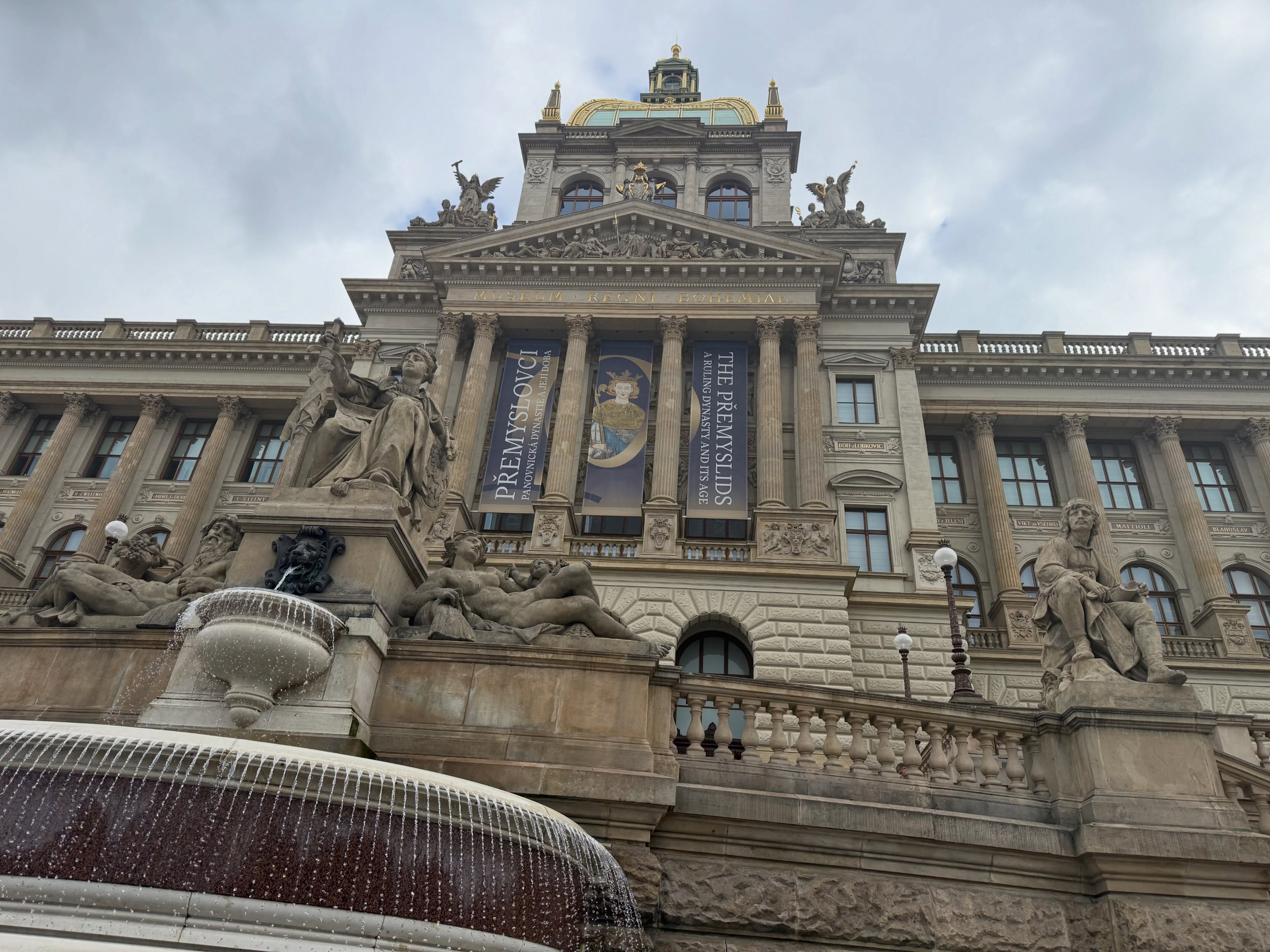 Just arrived in PRAGUE for a week of writing, research and meetings…. and then this weekend I’m really excited to share ‘THE AWAKENING’ with a roomful of intrepid explorers from all over the globe . Delving deep into Mediumship, Past Lives and Healing … and most importantly a single approach that unifies them all.
Oh … and also we will be destroying dozens of spoons 🥄 … the first time I’ve taught this LIVE in over 20 years!
Excited 🤩🤩✨✨
