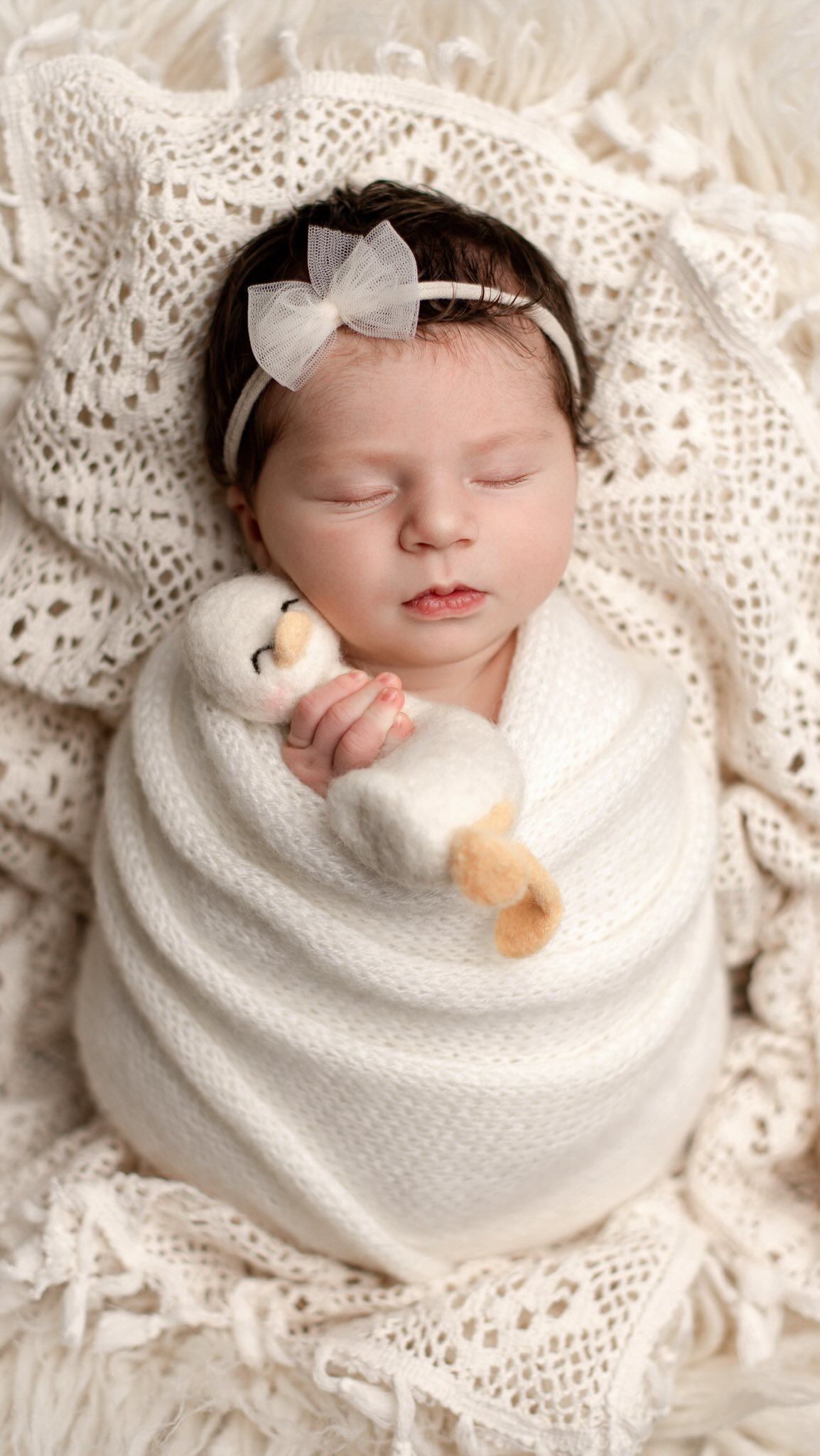 āDo you photograph anything besides newborns?ā š
I get asked this ALL the time!
And while newborn photography will always be my favorite, Iām actually not just a newborn photographer. š¤
Iām almost exclusively a studio photographer, and honestly, I love it that way.
One of my favorite things about working in the studio is having complete control over the light. I donāt have to cross my fingers and hope the weather cooperates, worry about harsh afternoon sun, or schedule a session around that tiny window of āgolden lightā that happens to fall right in the middle of babyās bedtime. š
I get to create the lighting, styling, and environment exactly the way I want itāand I get to welcome families into a space that feels comfortable and relaxed.
And the best part?
I get to know you. š„°
Iām definitely too social to be an event photographer. š Event photography requires you to be more of a fly on the wall, quietly capturing things as they happen.
That is NOT me. šš¼āāļø
I want to talk to you! I want to hear about your family, get to know your kids, find out what makes them laugh, and watch their personalities come out during our time together.
So while newborns are absolutely my favorite, I also photograph:
š¤°š» Maternity
š¶š» 3-month milestones
š¼ 6-month milestones
š„° 9-month milestones
š 1-year cake smashes
š And birthday sessions as your little ones grow
One of my favorite things is when a family comes into my studio with a tiny newborn⦠and then keeps coming back as that baby grows into a little person. š„¹š¤
I donāt just want to photograph your family once. I want to get to know you and be the person you come back to as your family grows. šøāØ
#sanjosematernityphotographer #sanjosenewbornphotographer #bayareamaternityphotographer #bayareanewbornphotographer #siliconvalleybabyphotographer