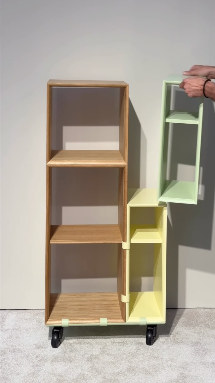 The modular #PANAMA50 system by @studiohilgers for the German furniture brand @sudbrock.de adapts to your needs in seconds.
With a subtle click, the aluminium connector locks into place—joining the modules securely without the need for tools.
Available soon in dozens of colours and veneers/ Protototype premiere: @interiordays_owl
…
Das modulare System #PANAMA50 von @studiohilgers für das deutsche Traditionsunternehmen @sudbrock.de passt sich innerhalb weniger Sekunden an neue Bedürfnisse an.
Mit einem dezenten Klick rastet der Aluminiumverbinder ein und verbindet die Module sicher und ganz ohne Werkzeug. Erlebt die Premiere der Protototypen auf den @interiordays_owl !
#modulesmade2move #ModularFurniture #FurnitureDesign sudbrock