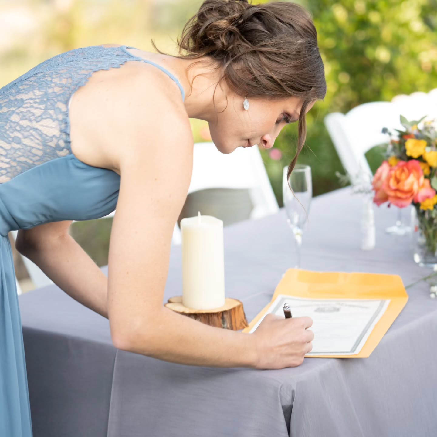 When to pick up your Marriage License in the State of Texas? 72 Hours - 90 Days before the start of the Ceremony. The 72-Hour Rule: Texas law requires a 3-day (72-hour) waiting period between the exact time the license is issued and the start of the ceremony. βοΈ