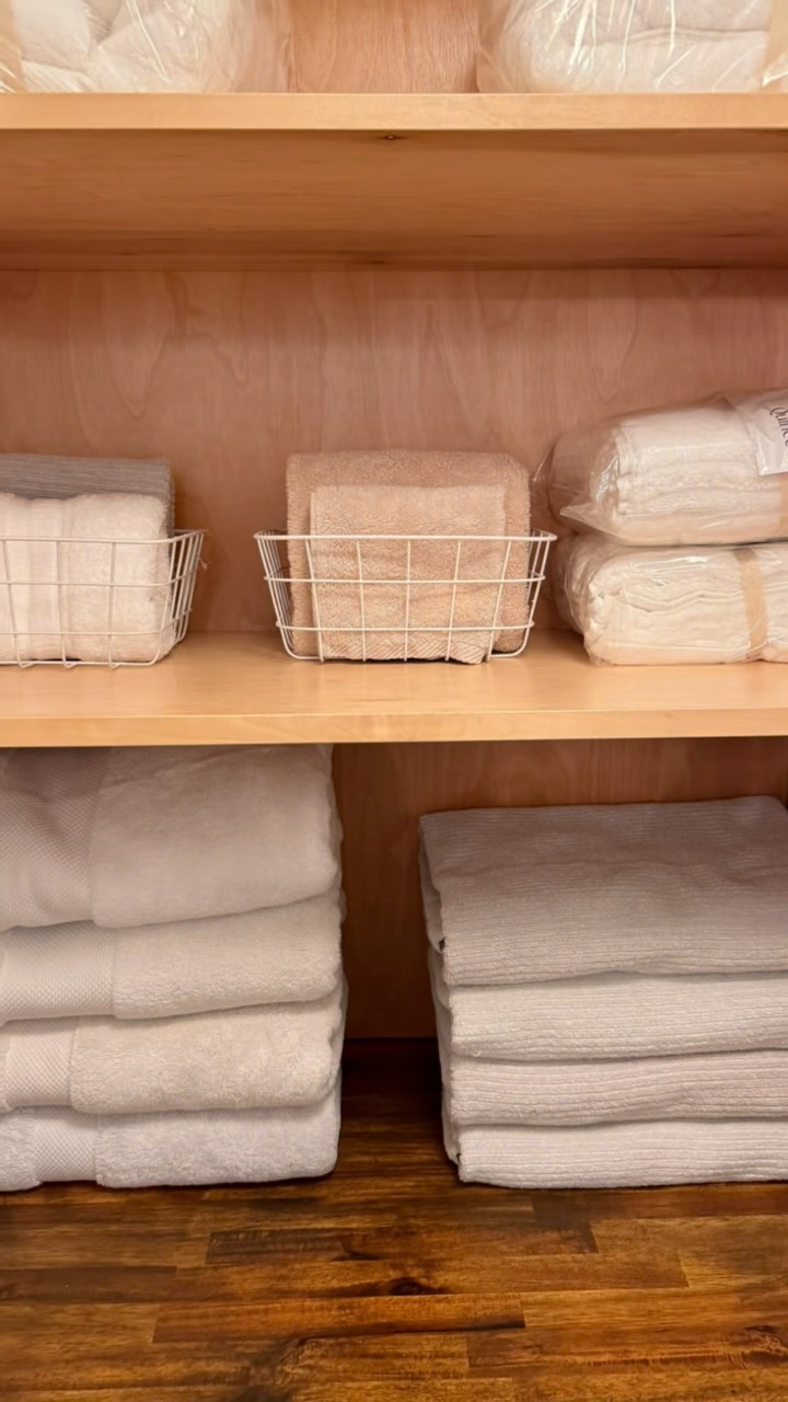 This is what done looks like! No more opening a door and feeling overwhelmed. No more searching for things you know you have. Just a calm, beautiful, functional space that works for your life every single day.
📍Main Line Organizing — serving the Main Line & greater Philadelphia area
👇 Ready for your transformation? Link in bio to book.
#MainLineOrganizing #HomeOrganization #ClosetOrganization #BathroomOrganization #MainLinePA