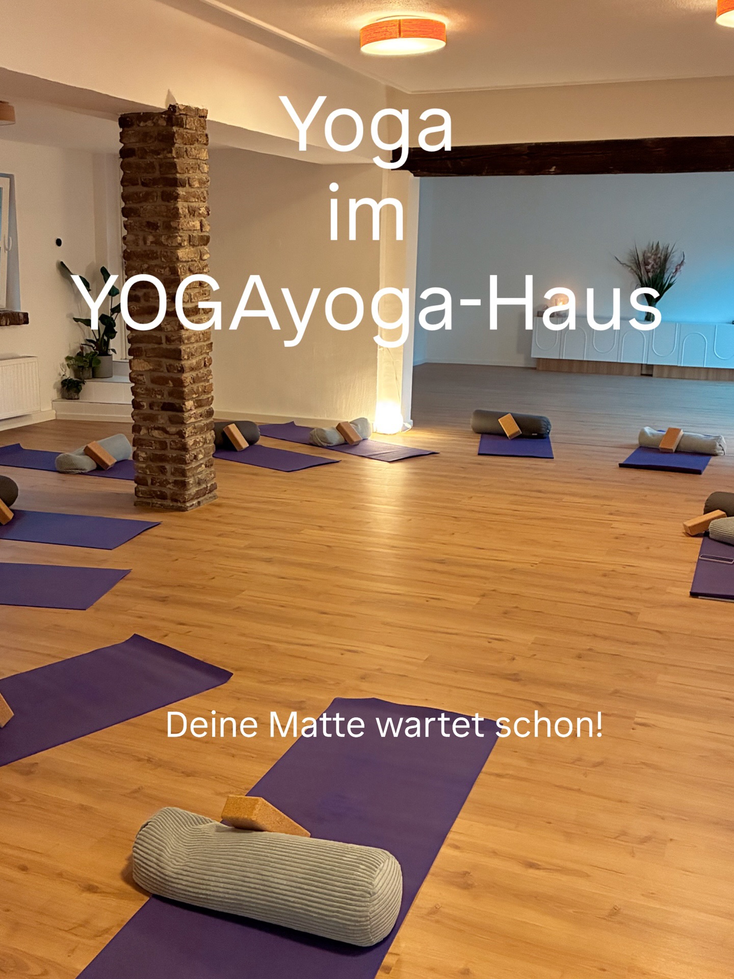 Es gibt so viele Stile im Yoga und jeder hat seine Berechtigung. Und im YOGAyoga-Haus gibt es eine davon.
Im YOGAyoga-Haus findest du unterschiedliche Yogastile, Zeiten und Lehrerinnen.
Von ruhig und regenerierend bis dynamisch und kraftvoll.
Du darfst ausprobieren, was zu dir passt.
DEINE YOGAKURSE IM YOGAyoga-HAUS
💜Anke Scheers
Vinyasa-Yoga
Yin-Yoga
Yin & Yang
Hatha @-Yoga
Prenatal-Yoga
Mama-Yoga (Ab Oktober)
Baby-Yoga (Ab November)
💚Julia Schultheis | JUNITED YOGA
Vinyasa Yoga – dynamisch & kraftvoll (Ab Oktober)
Melde dich gern bei mir, wenn du dir unsicher bist, welcher Kurs passt. Und es gibt auch immer die Möglichkeit zum Schnuppern zu kommen.
Wir freuen uns auf dich!