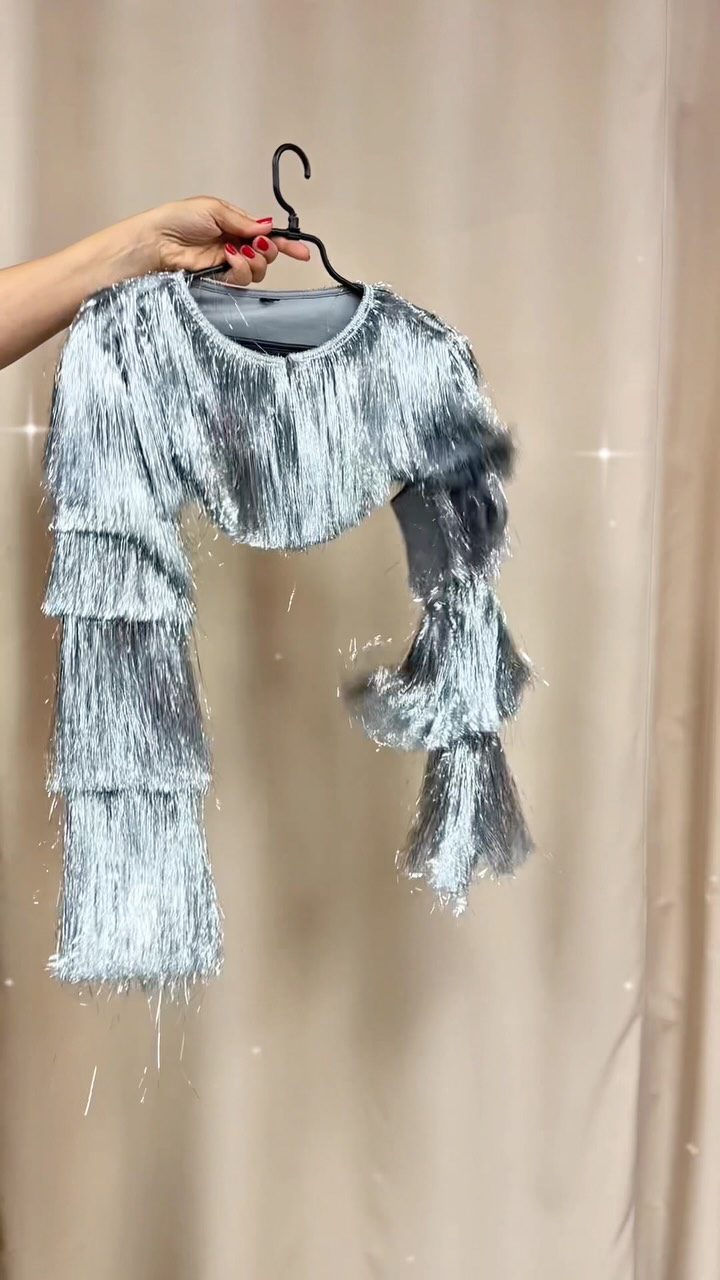 Vakarėlio dress code – blizgučiai? ✨ Puiku, nes „Tėja“ salone jų tikrai netrūksta. Užsuk, atrask savo kostiumą ir švytėk. ✨
#sparklycostume
