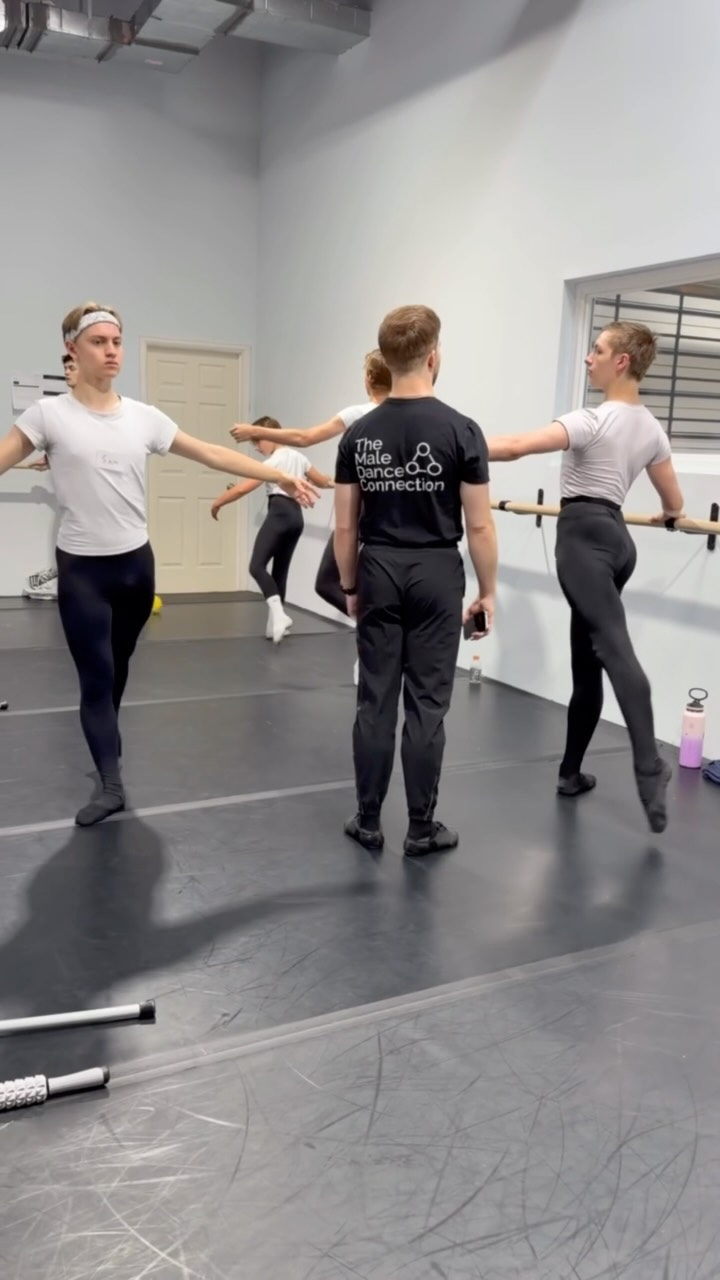 Never a dull moment with Frappes 💥💪 Thinking about clean, sharp, and precise movement. #themaledanceconnection #maledancer #ballet #dance #balletdancer