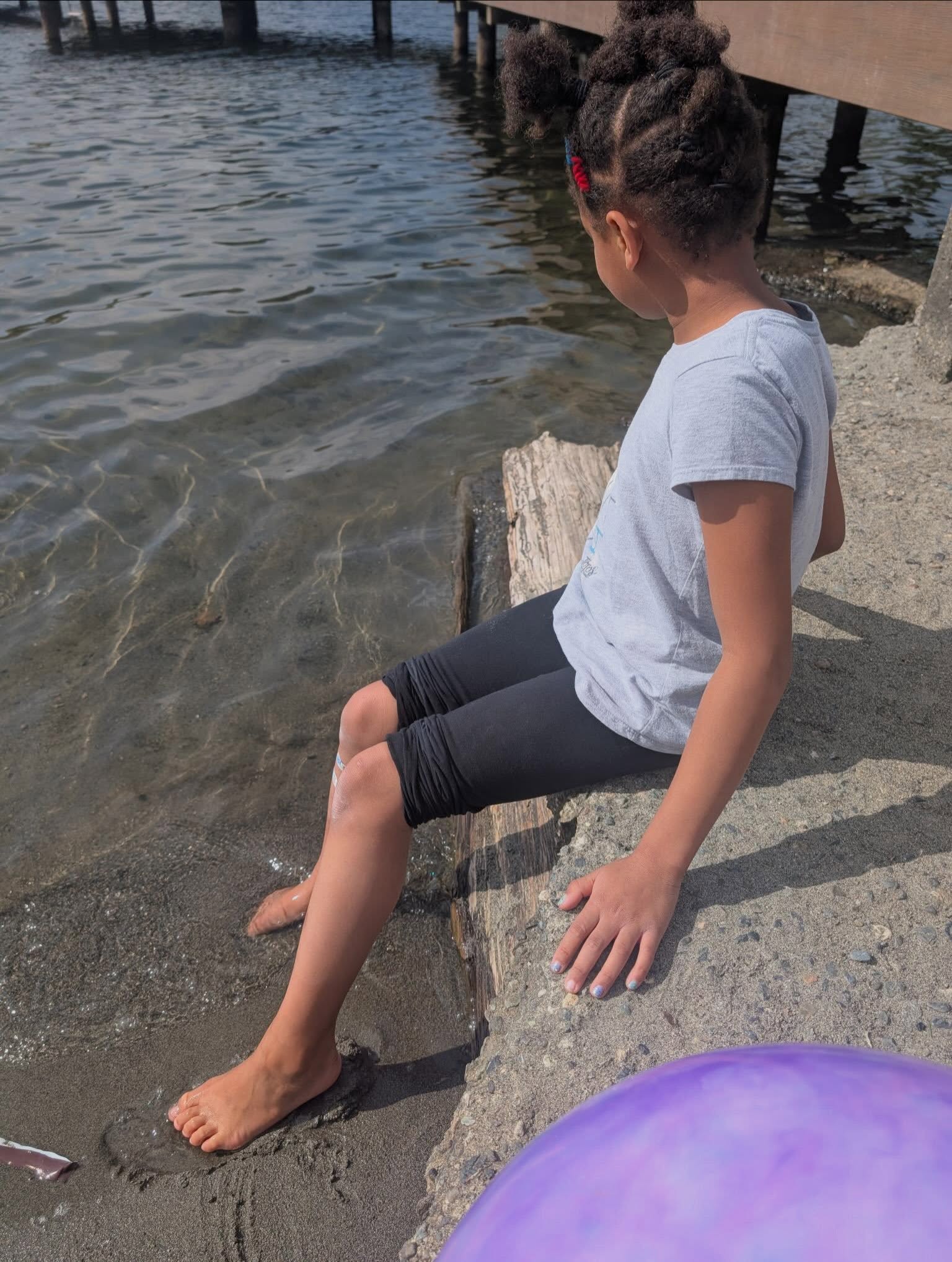 Our 8-year-old out soaking up the sunshine at the park with lots of smiles and laughter to go around🌞 What a gift it is when kids in foster care transitions can lay down their worries for a time and simply enjoy themselves. 🫶