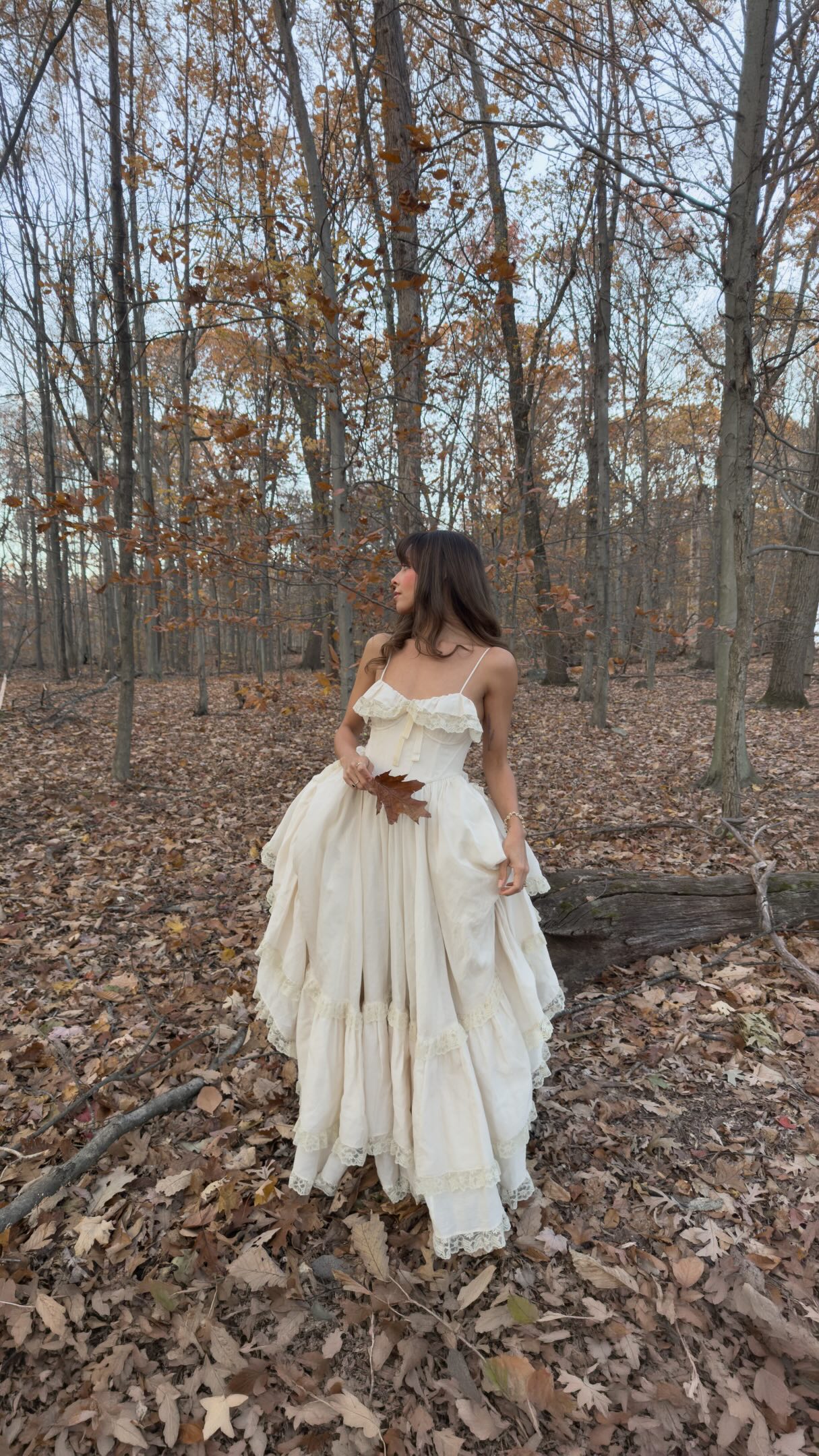 all i want it’s a witchy autumn 🍂🕯️✨ forever in love with the princess for lovers gown by @selkie dc SANDRADURAN 🪽
#princesscore #witchyaesthetic #darkacademiastyle crunchy leaves, fall foliage, woods photoshoot