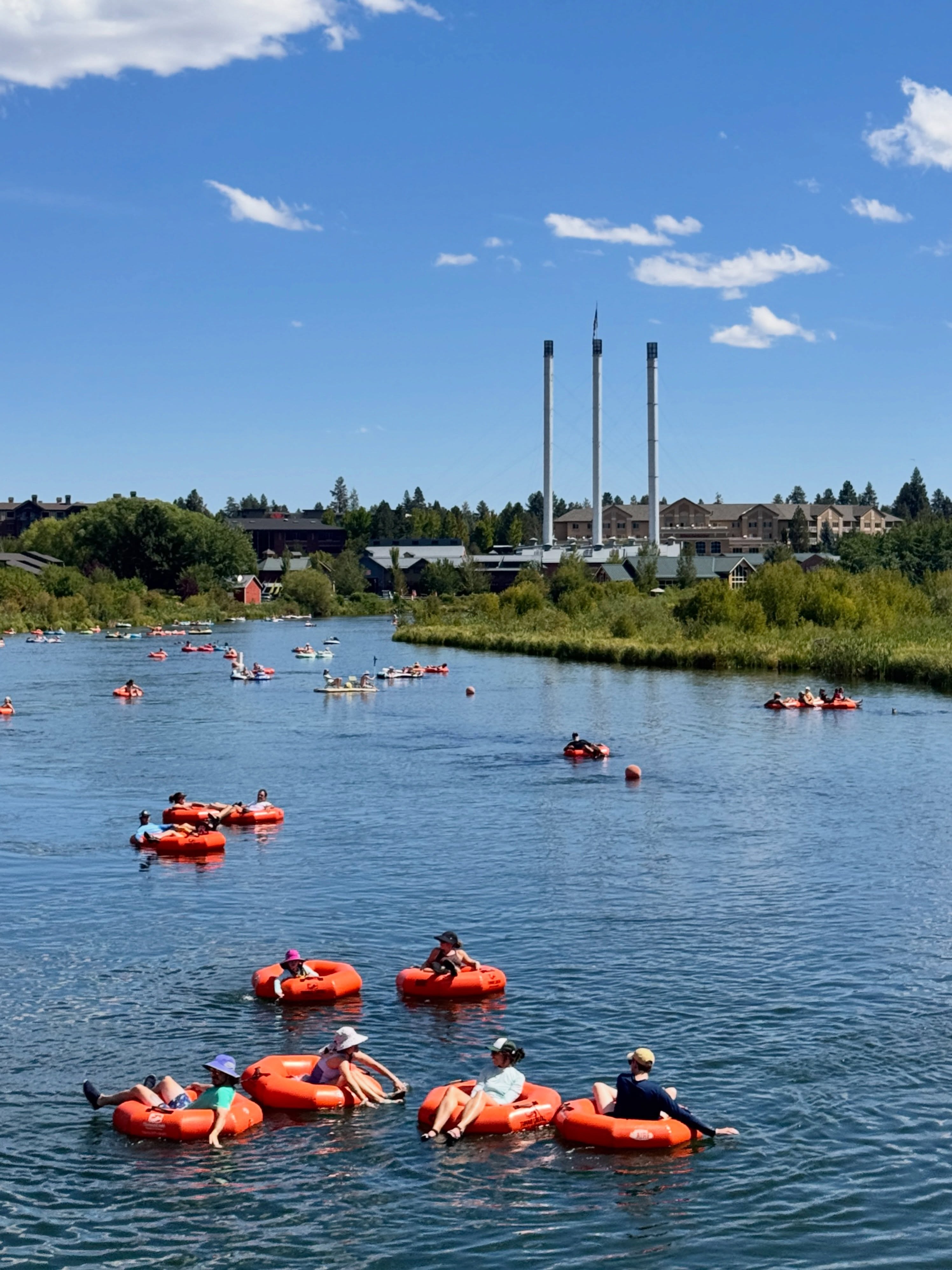There’s something about a Bend River float. that just hits different. 🌊🎶
Float through the Old Mill District, soak up the sunshine, then let the sounds from Hayden Homes Amphitheater carry you into the evening. And when the day winds down, Wall Street Suites puts you right in the middle of it all.
Float. Explore. Listen. Stay awhile.
Your Bend adventure starts right outside your door.
#WallStreetSuites #BendOregon #VisitBend #OldMillDistrict #HaydenHomesAmphitheater