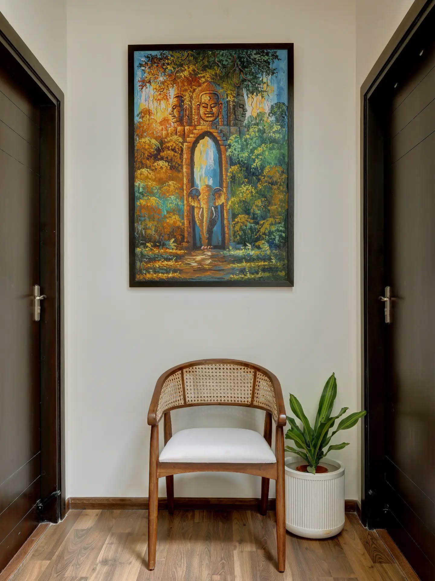 First impressions matter, even if it’s just the hallway between two bedrooms.
Love how this nook brings together warm wood tones, a splash of greenery, and a stunning statement piece inspired by the ancient Bayon Temple. Symmetry at its finest!
#homeinteriors #interiordesign #interiordesigner #DBI #DesignBuildInc