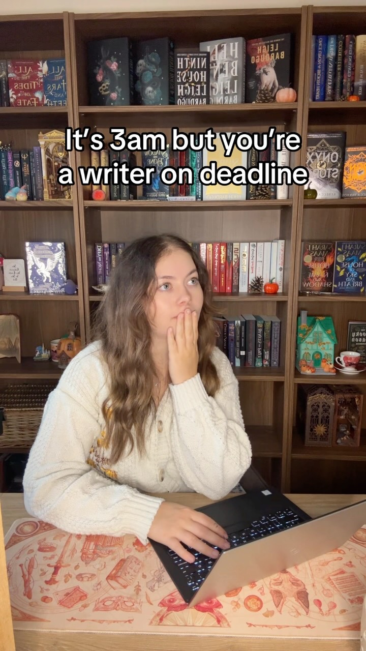 What time do you write best? 🤔 Mine is so random, some days it’ll be late at night and other days I feel inspired first thing in the morning when I can’t write because I have to get to work 😅
#booksta #writergram #instagramwriter #findbookbehappy #bookcontentcreator