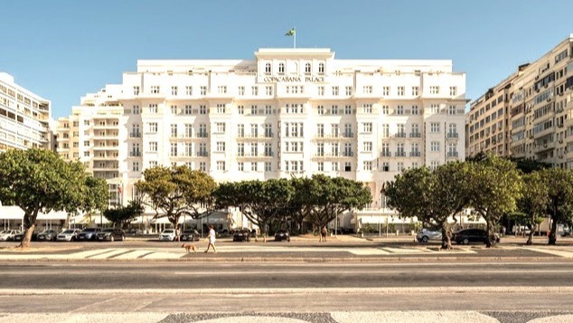 Copacabana Palace eleito entre os 50 Best Hotels ganha novas suítes
Um dos ícones da hotelaria carioca, o Copacabana Palace inaugura em novembro uma nova ala de apartamentos com 68 luxuosas suítes. As novas acomodações já estarão disponíveis para reserva no site do hotel para estadias a partir de 1º de novembro. Neste mês o Copacabana Palace Belmond Hotel, Rio de Janeiro, foi nomeado Nº 29 no ranking global do The 50 Best Hotels 2026. A quarta edição do The 50 Best Hotels foi anunciada em uma cerimônia de premiação em Paris. Confira mais detalhes no blog: viajarnumaboa.com por meio do link: https://www.viajarnumaboa.com/post/hotelaria