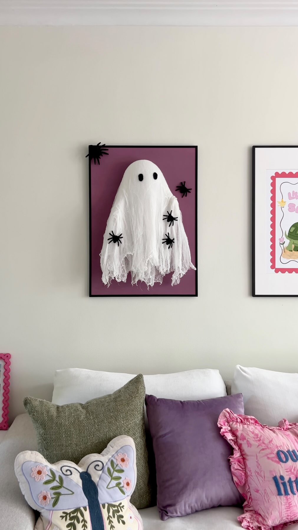 giving my wall art a spooky makeover, starting with this DIY ghost 👻
#spookyseason #diyhalloween #halloweendecor #diycrafts #halloweencrafts
floating ghost, halloween art, diy halloween decor, ghost diy, halloween inspo