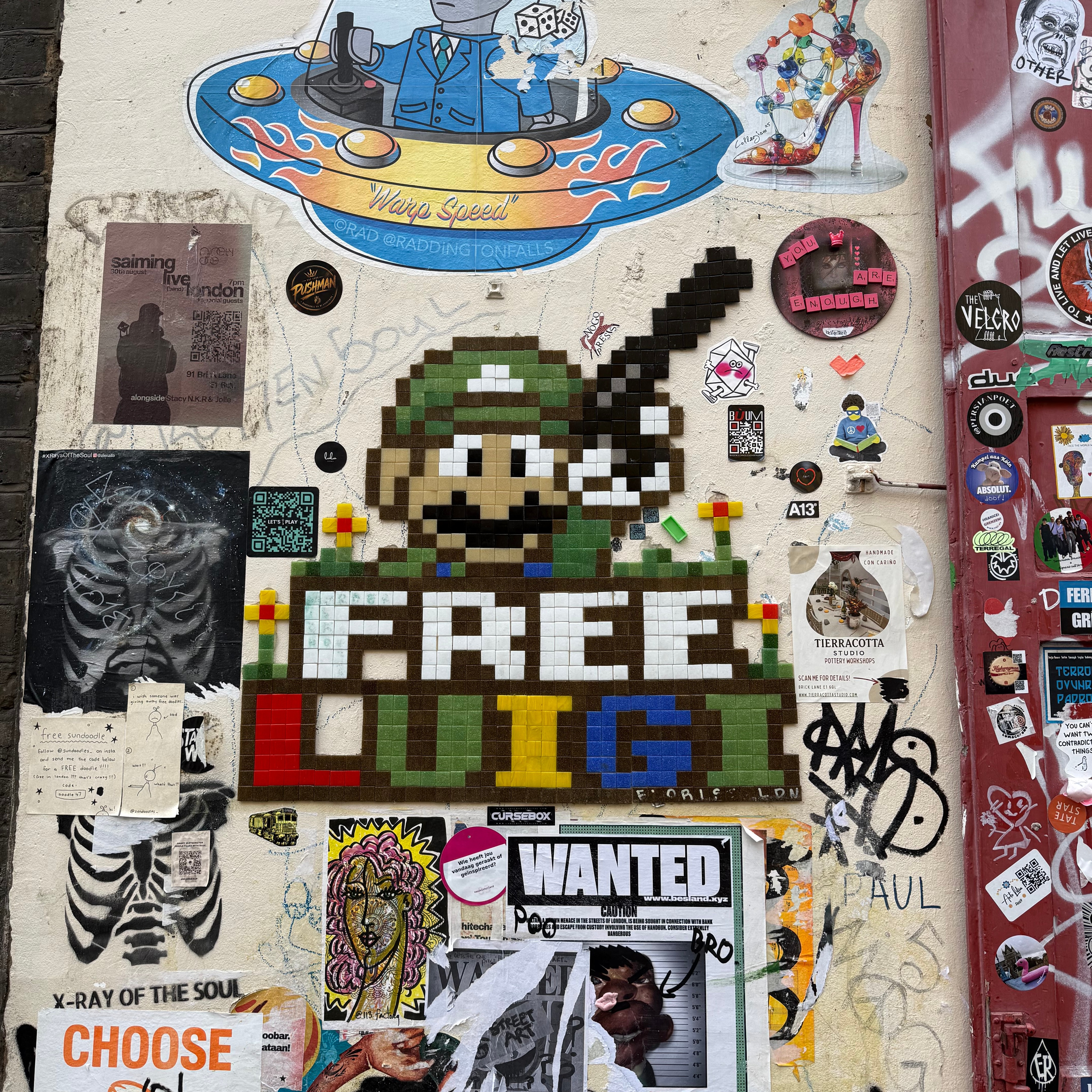 #graffitiphotography #london #londonstreets #streetartphotography #shoreditch #mosaicartist