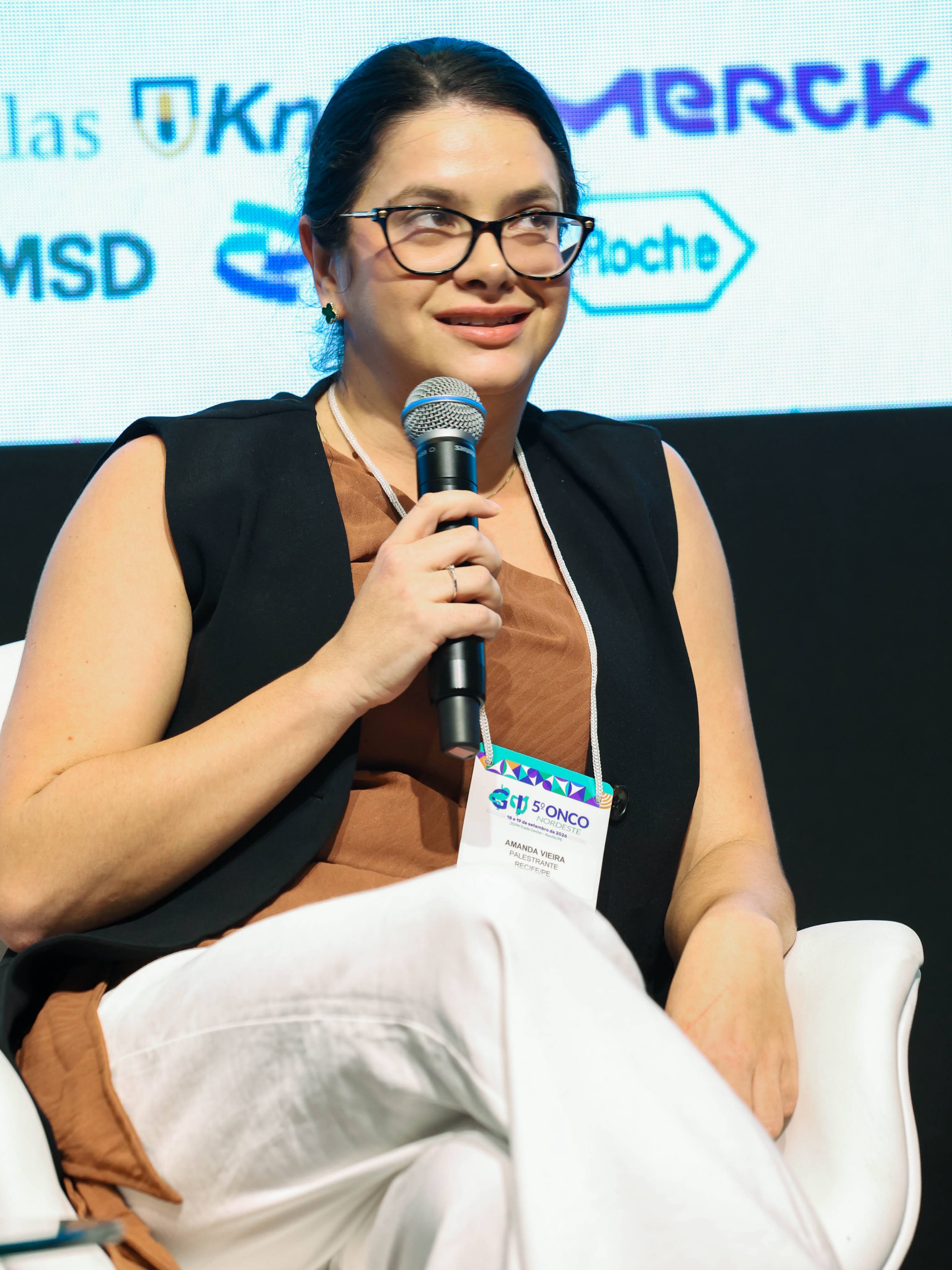 Dra. Amanda Vieira no 5º GI Onco NE, na discussão sobre câncer de pâncreas.
📷: Gleber Nova | @glebernovafotografia
