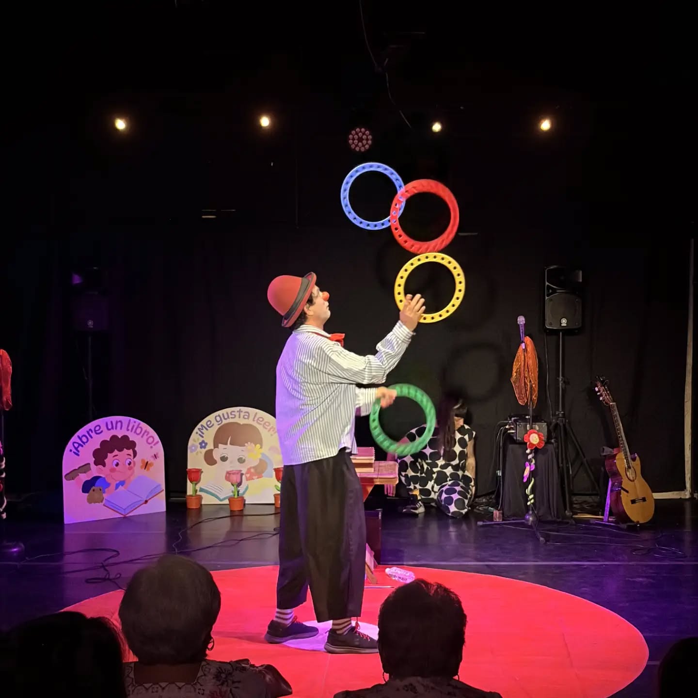✨ ¡Fantástica, Semana 1! 🦄💫
Así se vivieron algunos de los momentos que nos regaló la primera semana de nuestro Festival Fantástica, en su tercera edición. ❤️🎪
Disfrutamos de historias, risas y mucho talento con:
🎪@loscomediantescuentacuenteros
🦜Paraíso | @sotano.colectivoescenico
Y esto… ¡apenas comienza! 🚀✨
Consulta nuestra cartelera 🎟️ para conocer todo lo que Fantástica tiene preparado y acompáñanos a disfrutar juntos de nuestra segunda semana este fin de semana. 🎭🎶💛
¡Nos vemos en Fantástica! 🦄✨