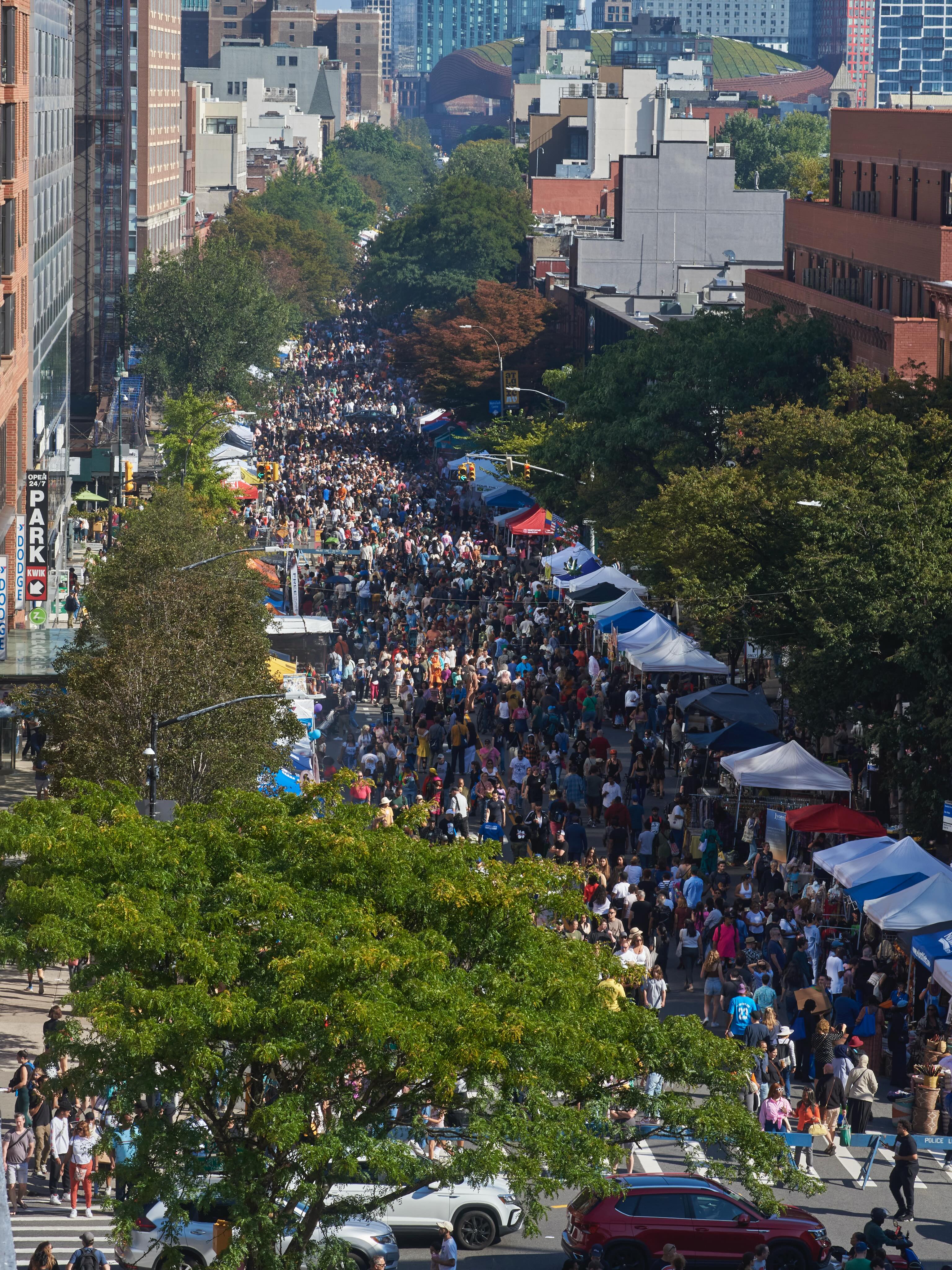 🎉 Come enjoy @atlanticanticbrooklyn - six hours of food, live music and shopping along Atlantic Avenue! Discover local favorites and more from Hicks Street to Fourth Avenue.
#atlanticantic #streetfestival #brooklynevents #nycevents #shoplocal